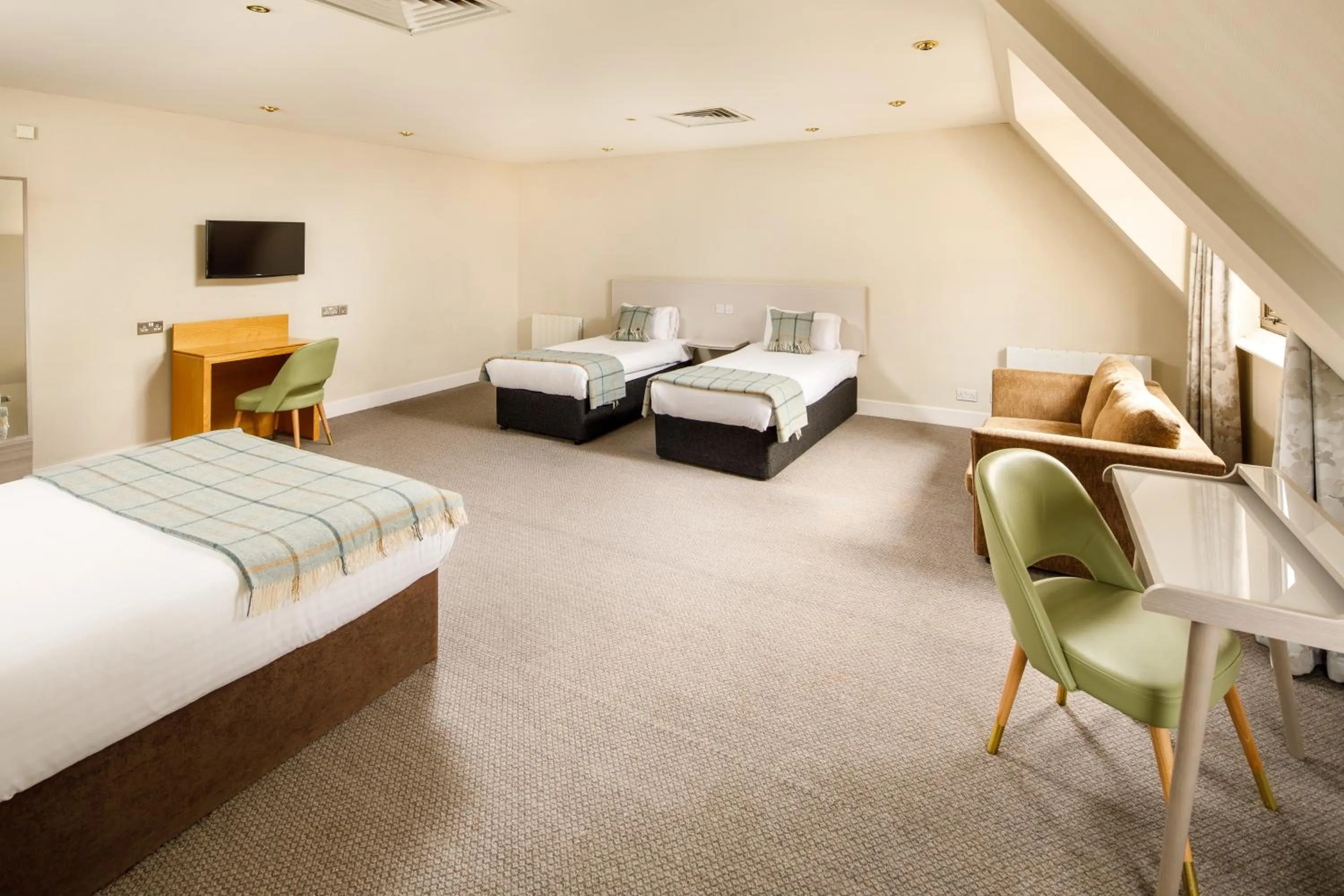 Bed in Mercure Hull Grange Park Hotel