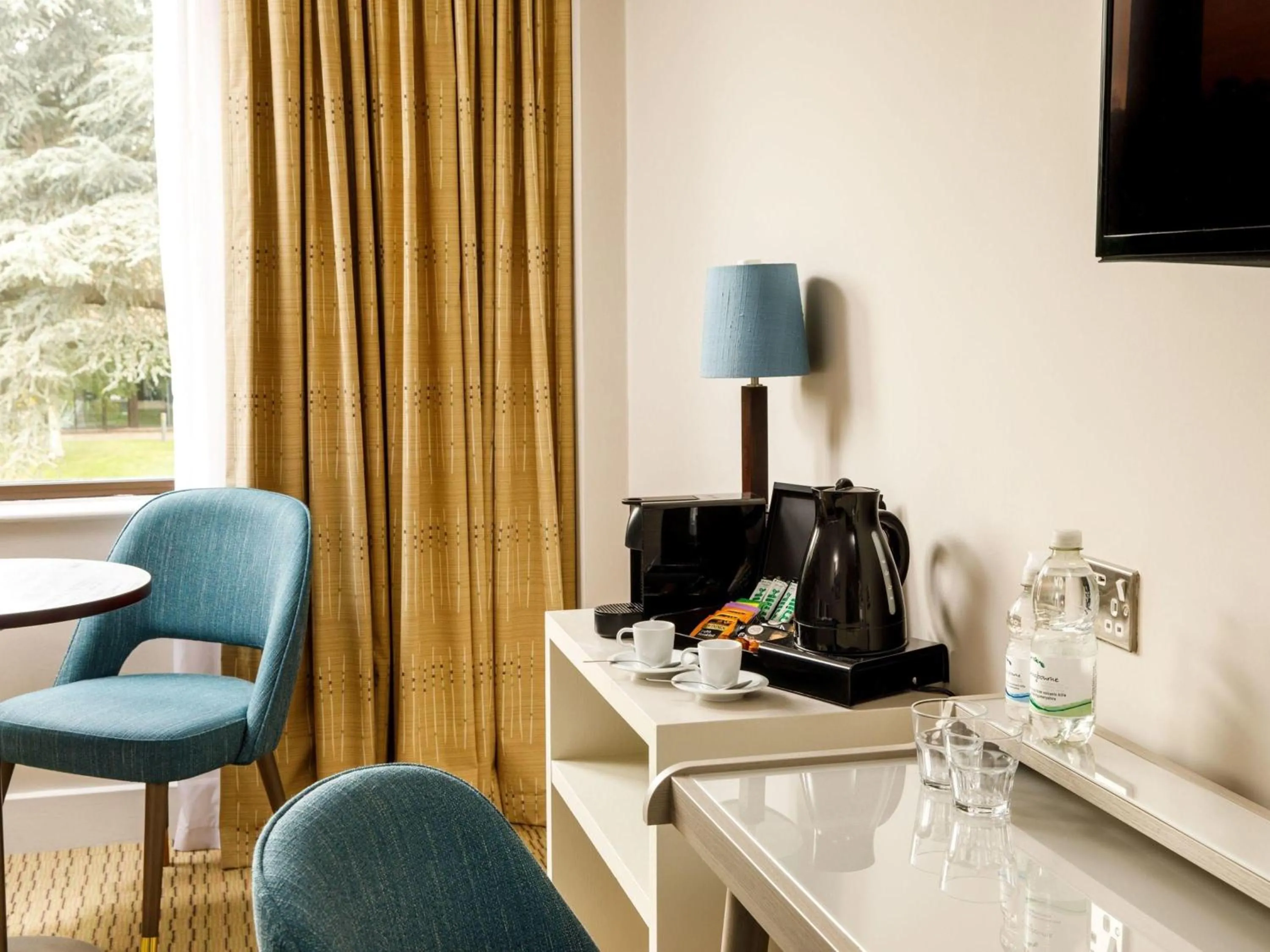 Bedroom in Mercure Hull Grange Park Hotel