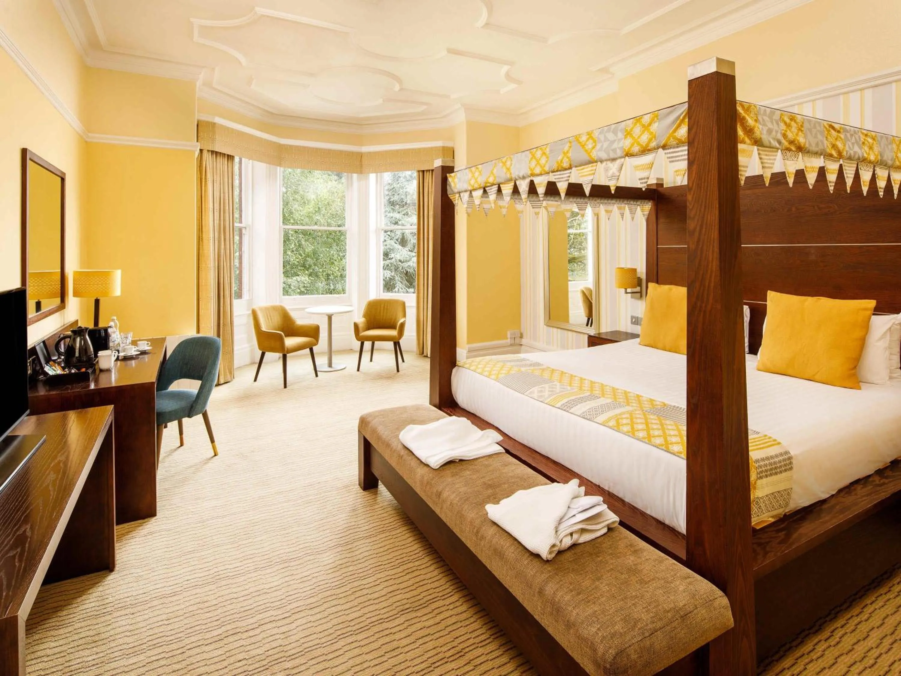 Bedroom, Bed in Mercure Hull Grange Park Hotel