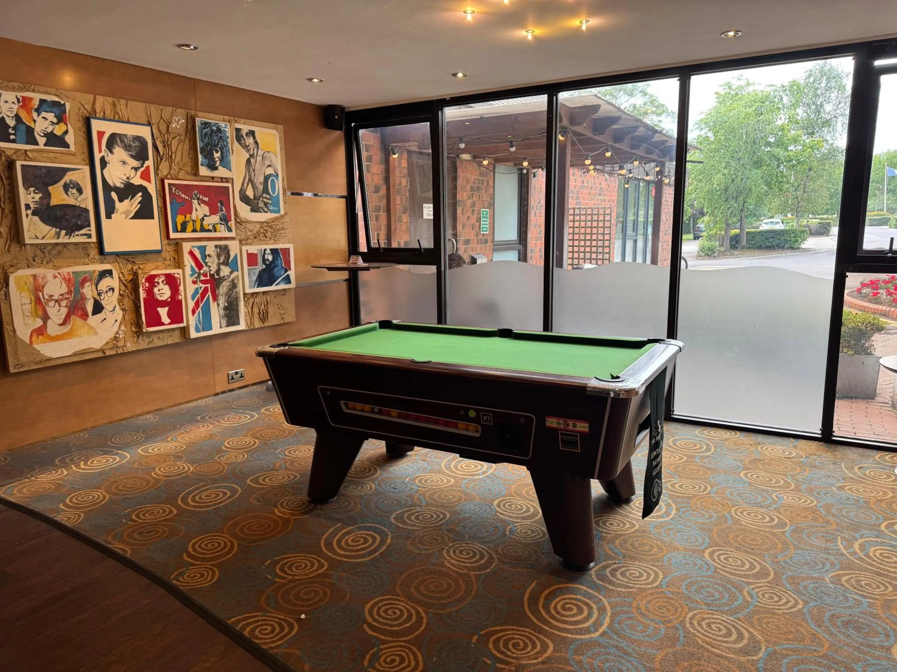 Lounge or bar in Mercure Hull Grange Park Hotel