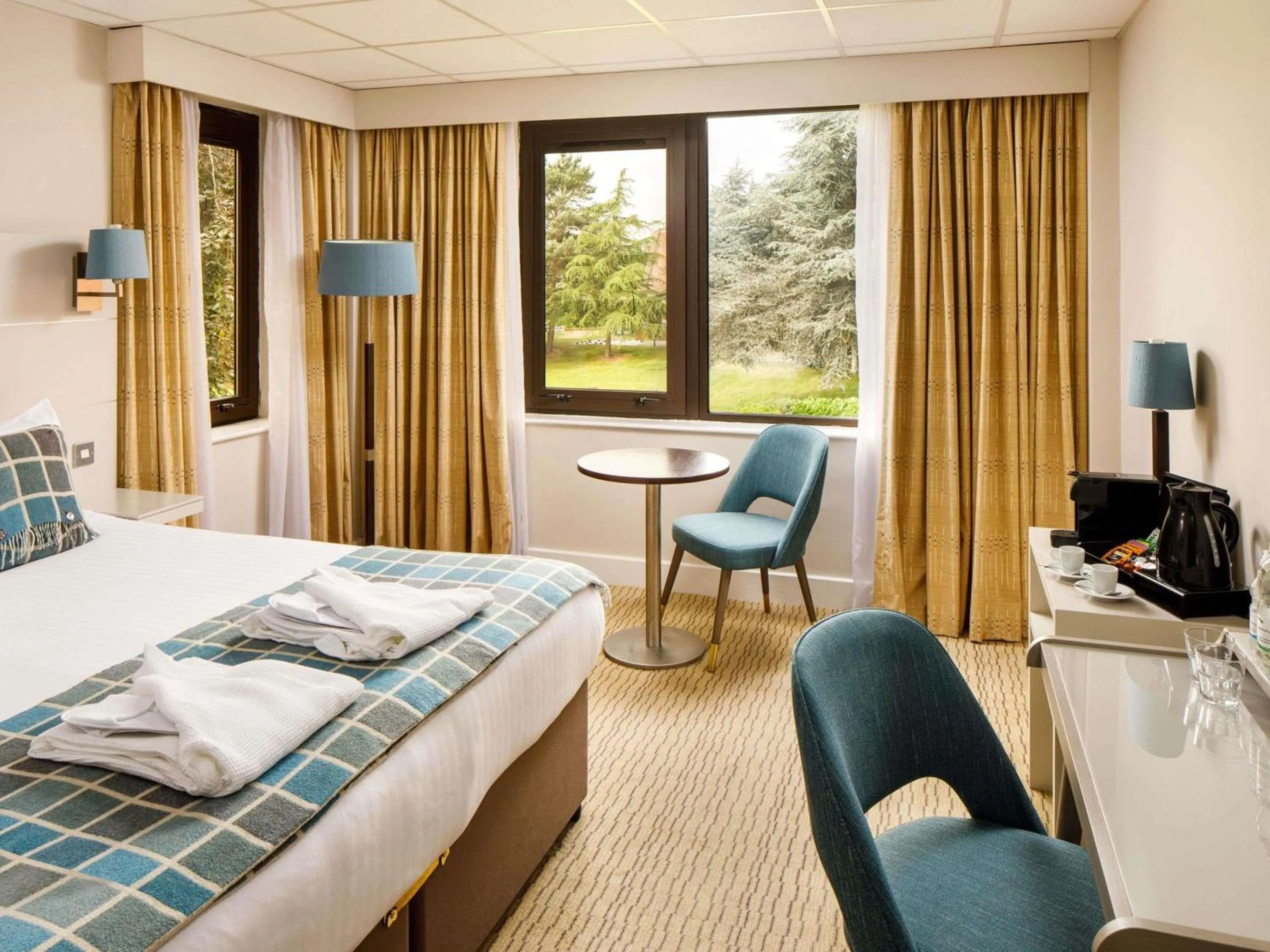 Bedroom, Bed in Mercure Hull Grange Park Hotel