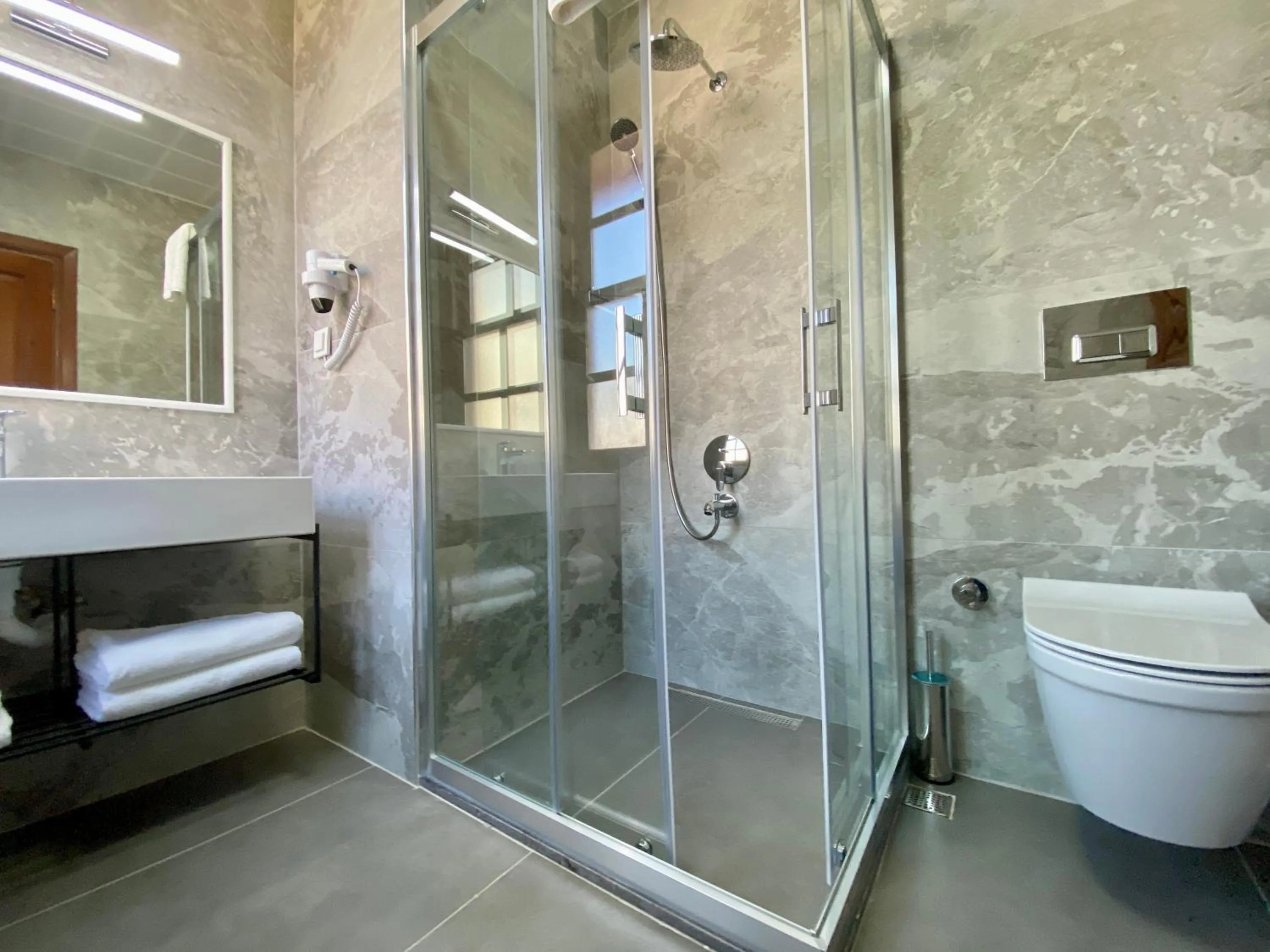 Shower in Ulivo Hotel