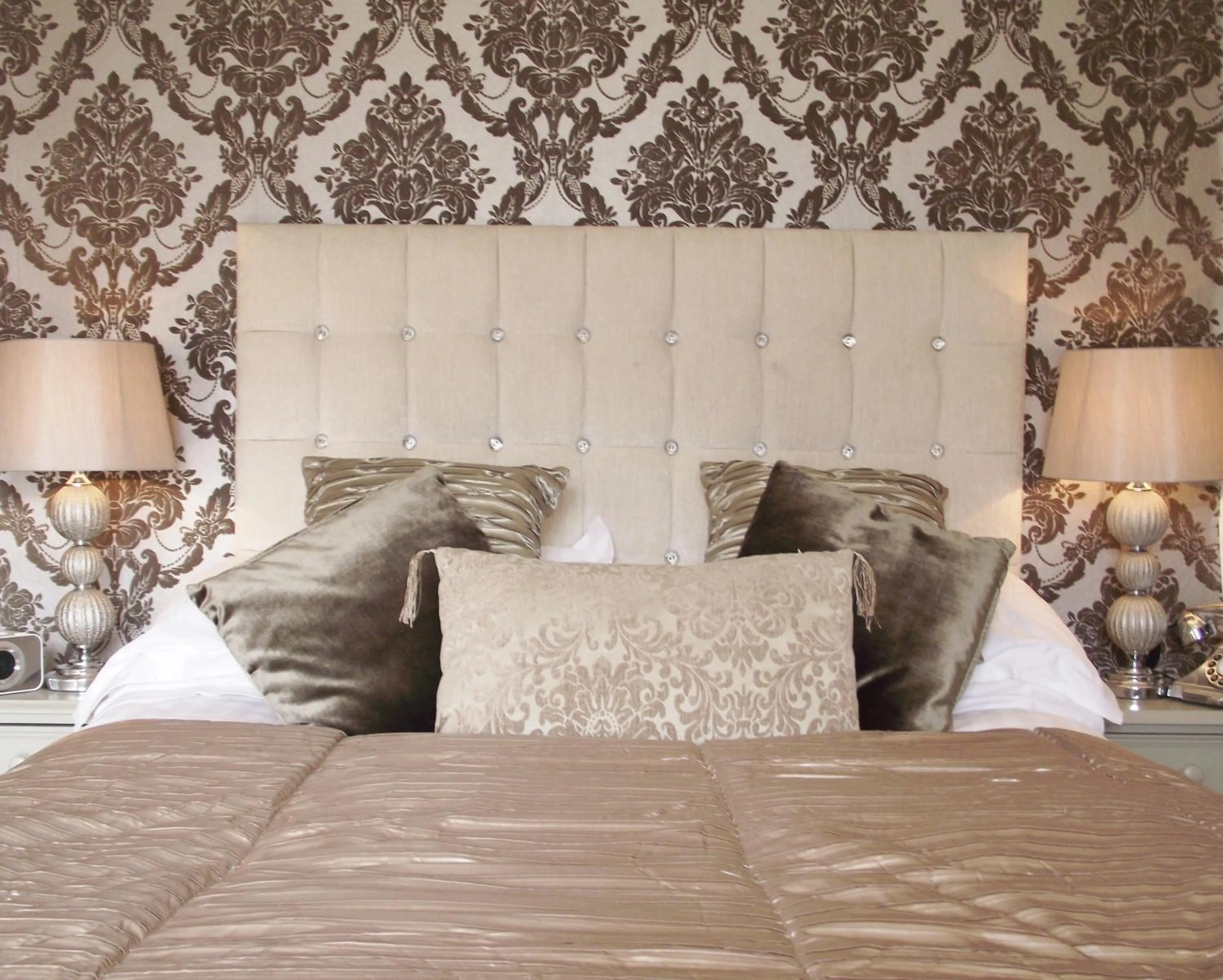 Bed in Maenan Abbey Hotel