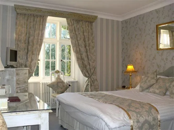 Bedroom, Bed in Maenan Abbey Hotel