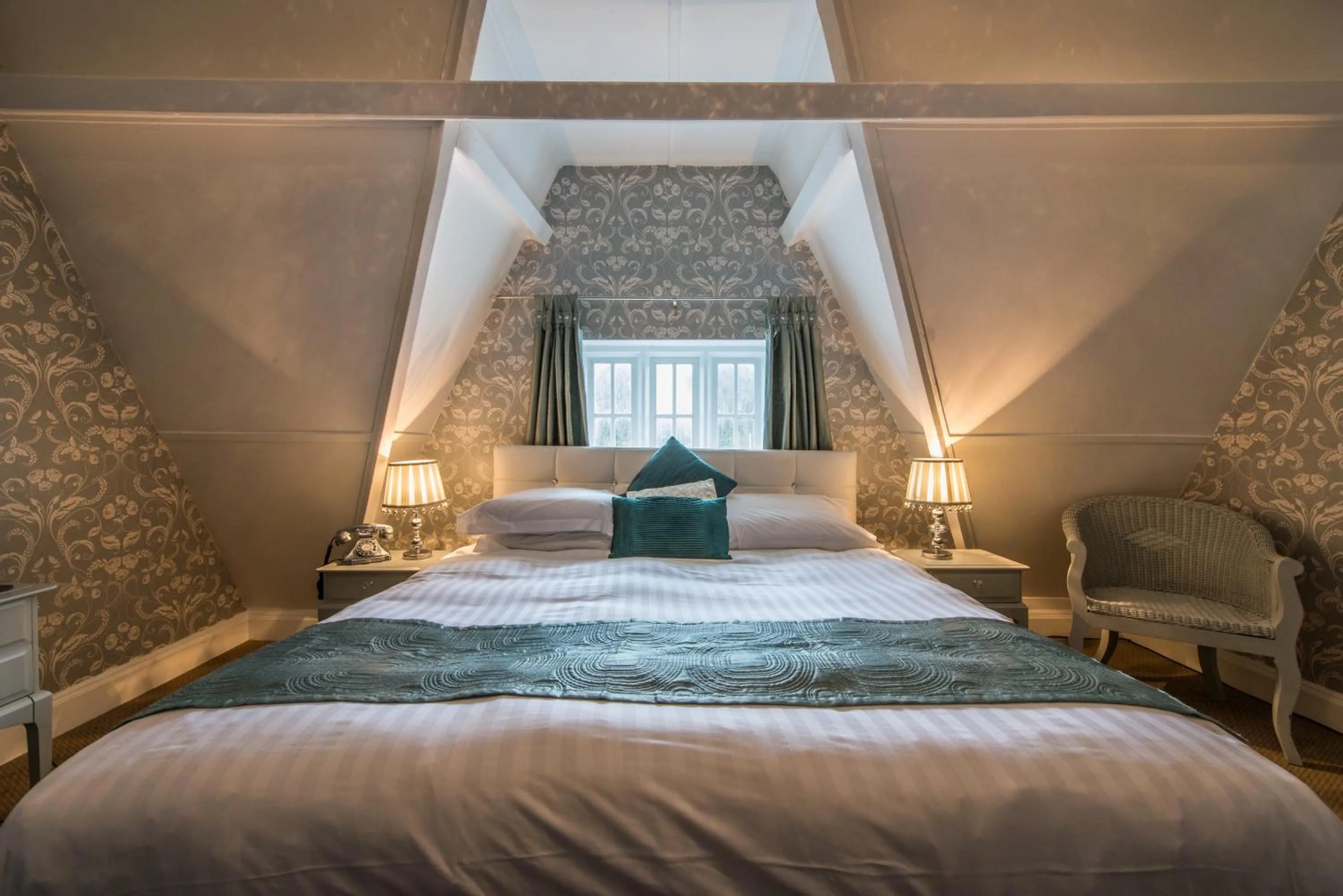 Day, Bed in Maenan Abbey Hotel