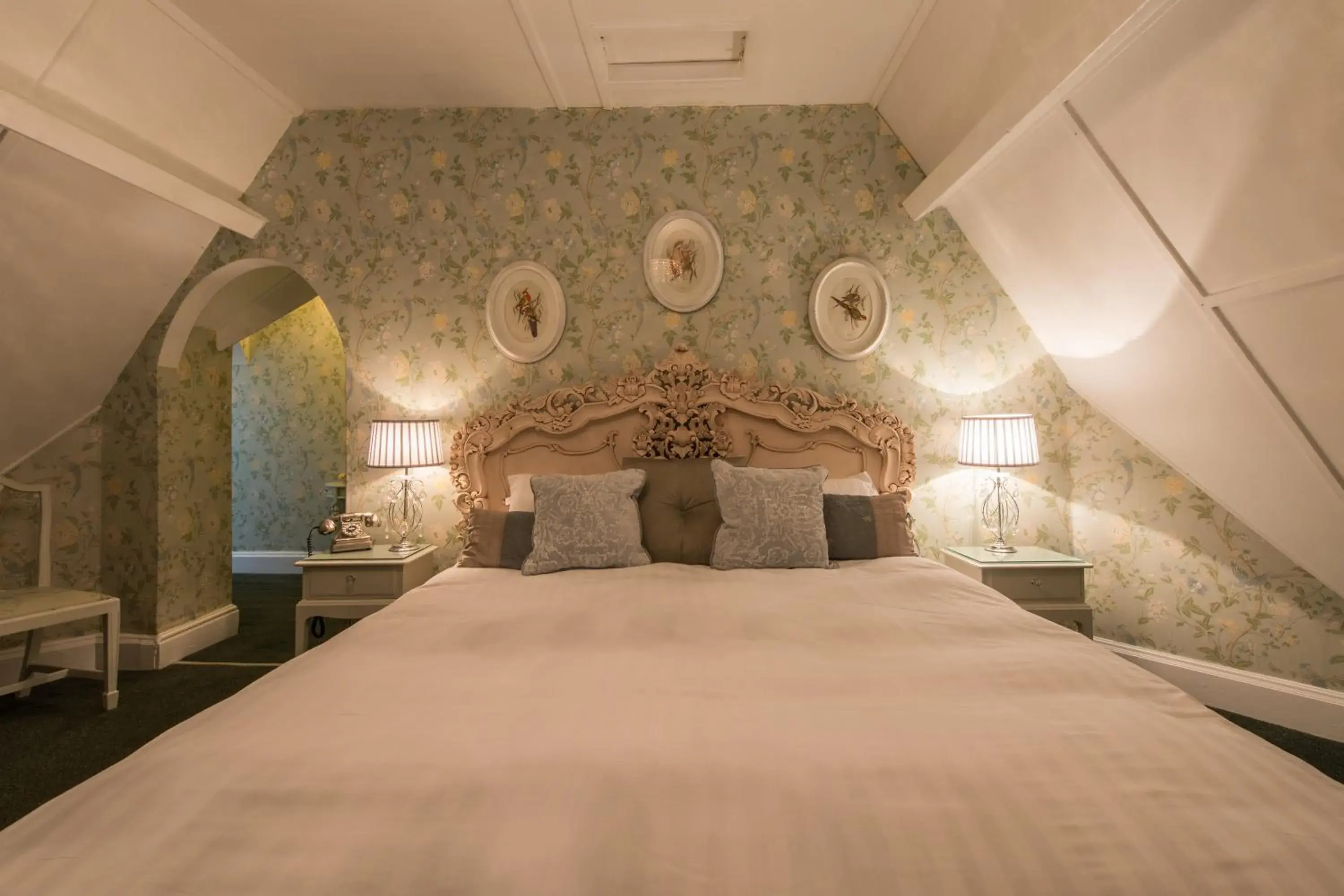 Classic Double Room with Bath in Maenan Abbey Hotel Classic Double Room with Bath in Maenan Abbey Hotel