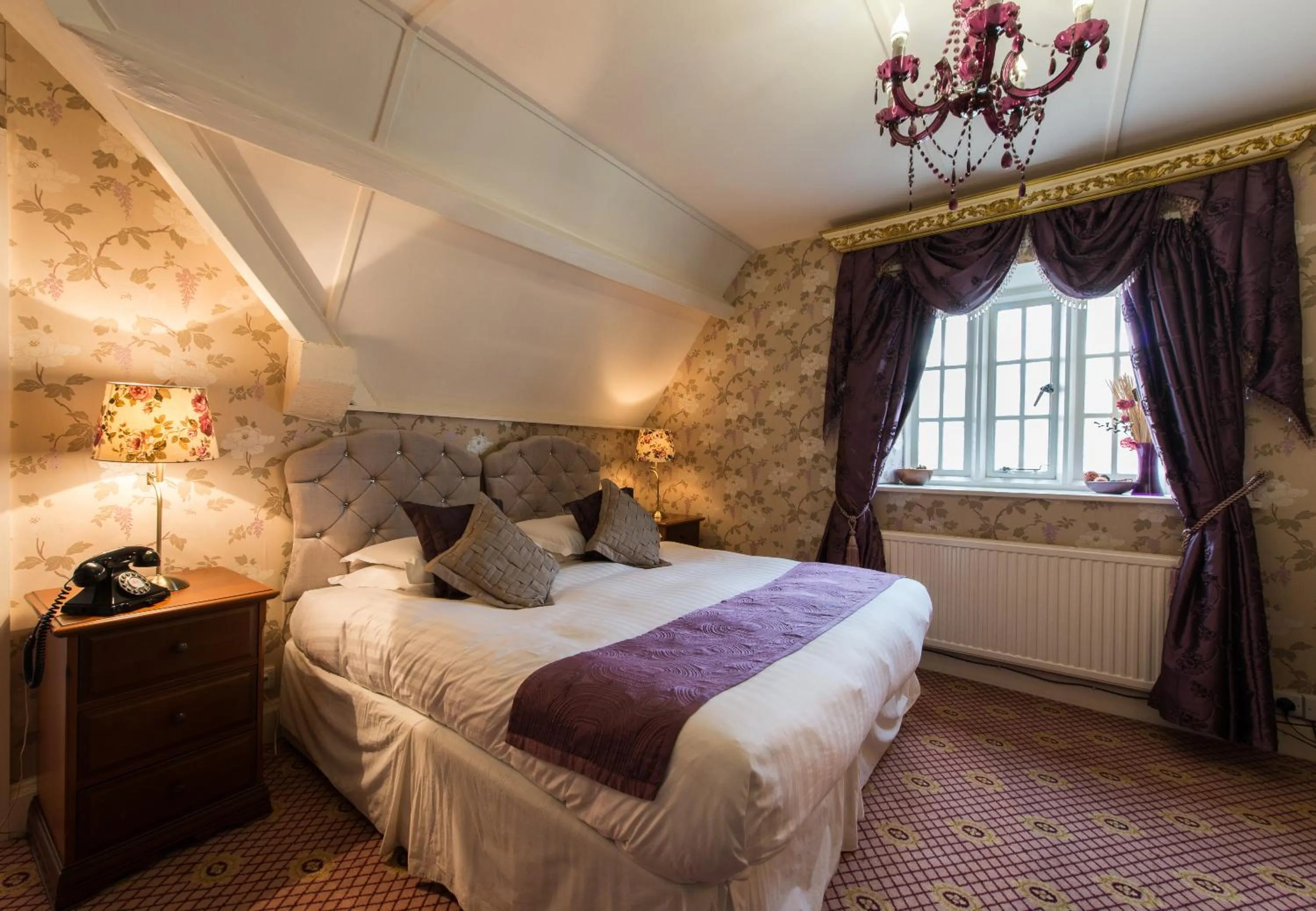 Day, Bed in Maenan Abbey Hotel