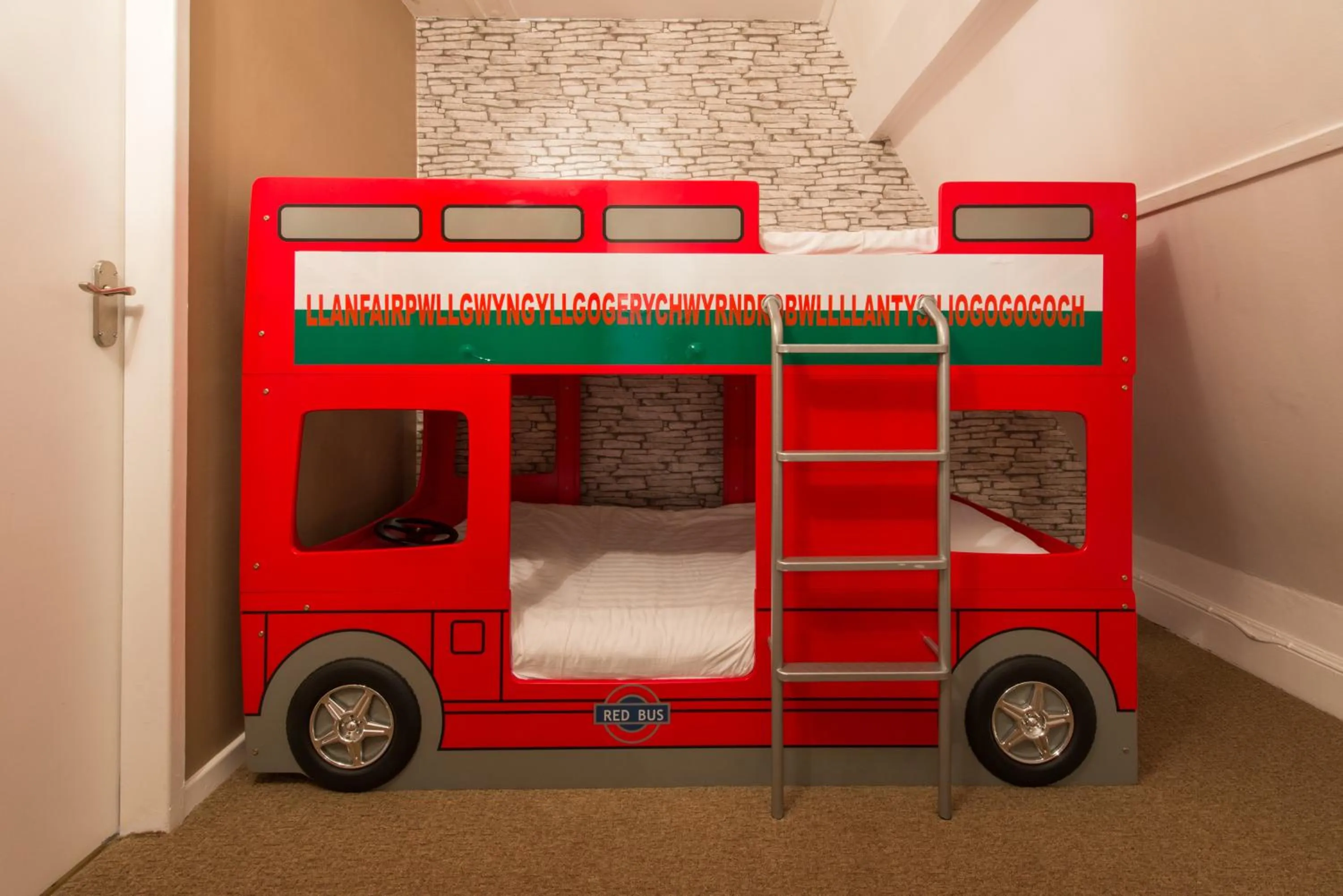 bunk bed, Bed in Maenan Abbey Hotel