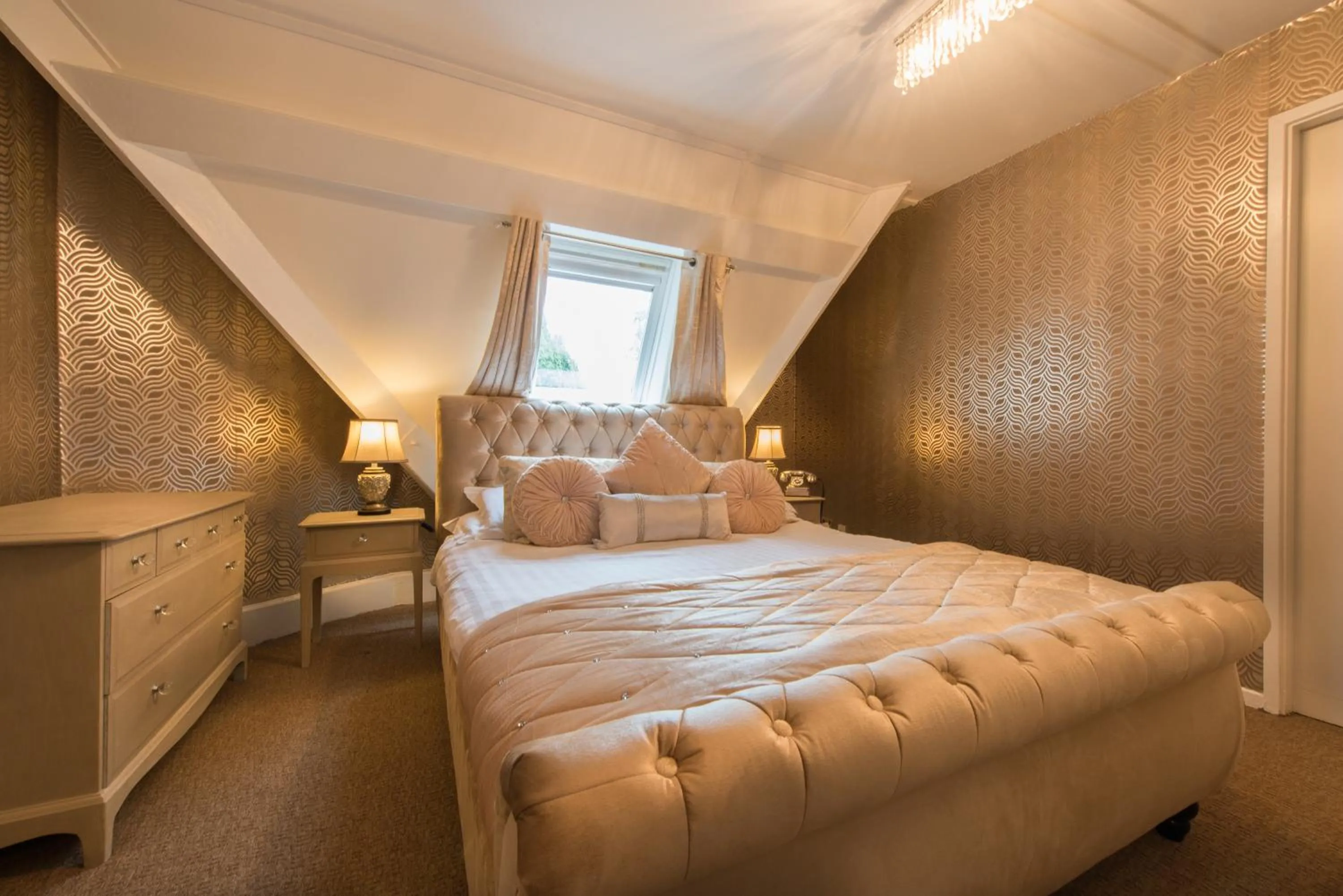 Day, Bed in Maenan Abbey Hotel