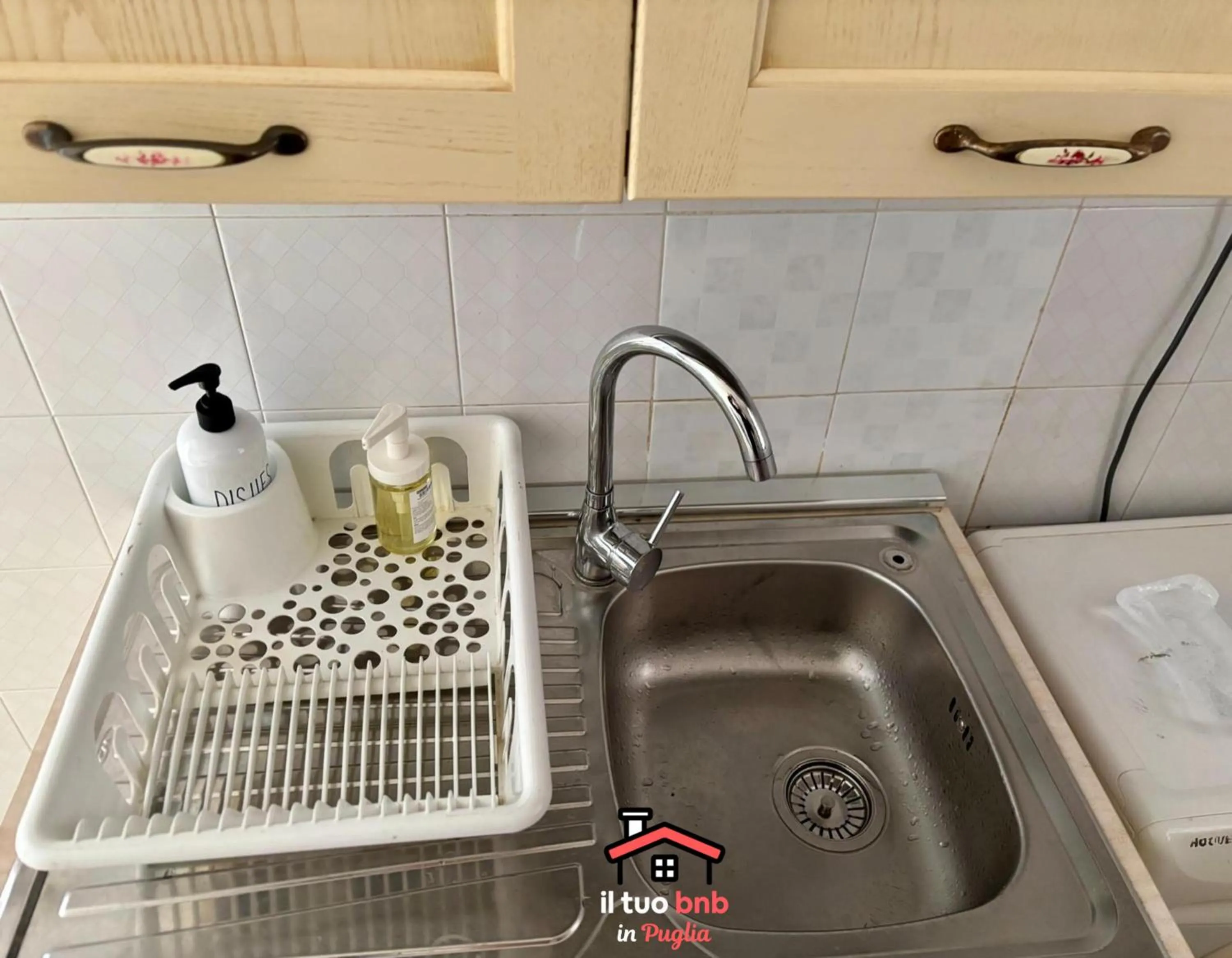 kitchen in Casa Bianca bnb,Big Terrace,10 min Airport Beaches