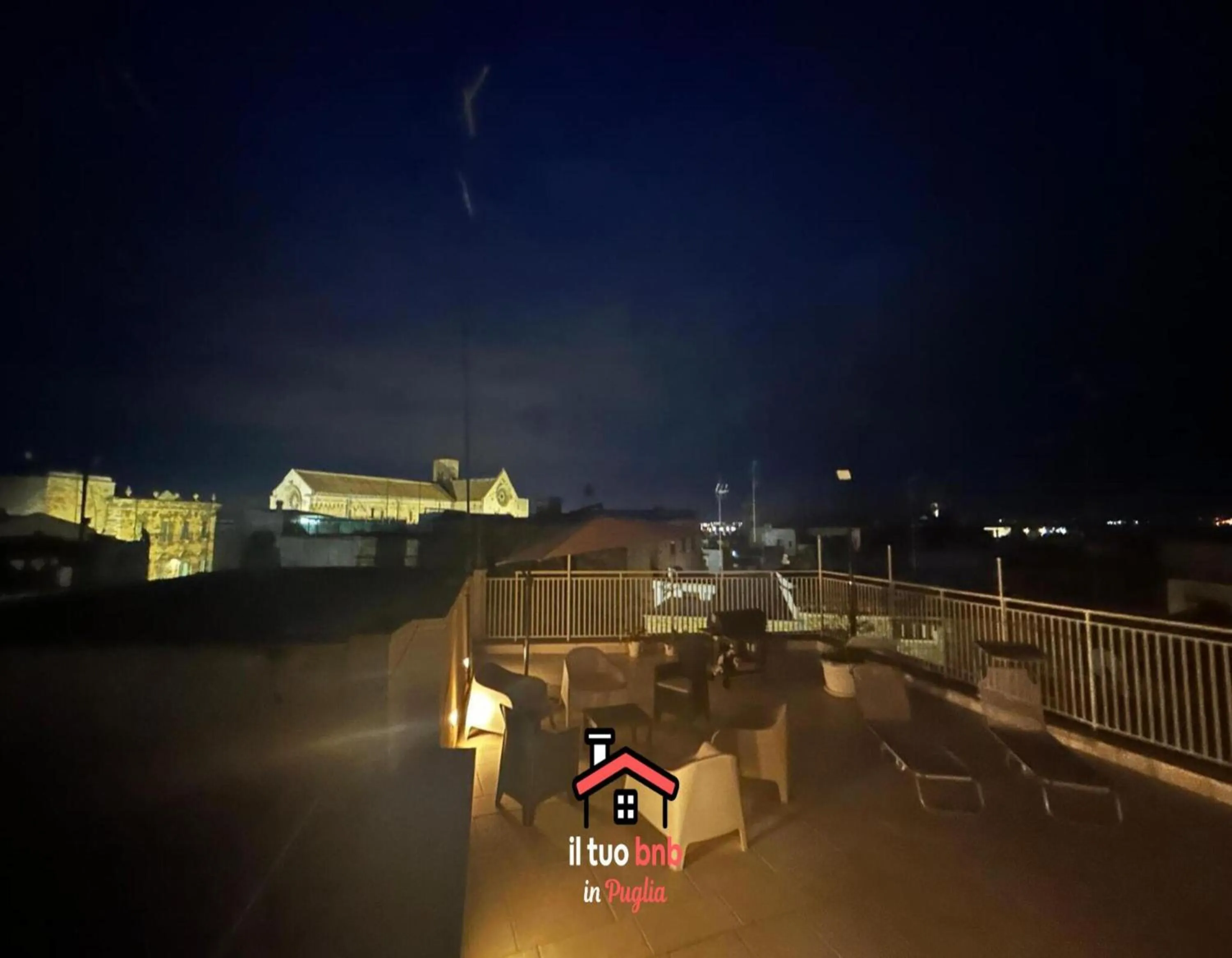 Night in Casa Bianca bnb,Big Terrace,10 min Airport Beaches