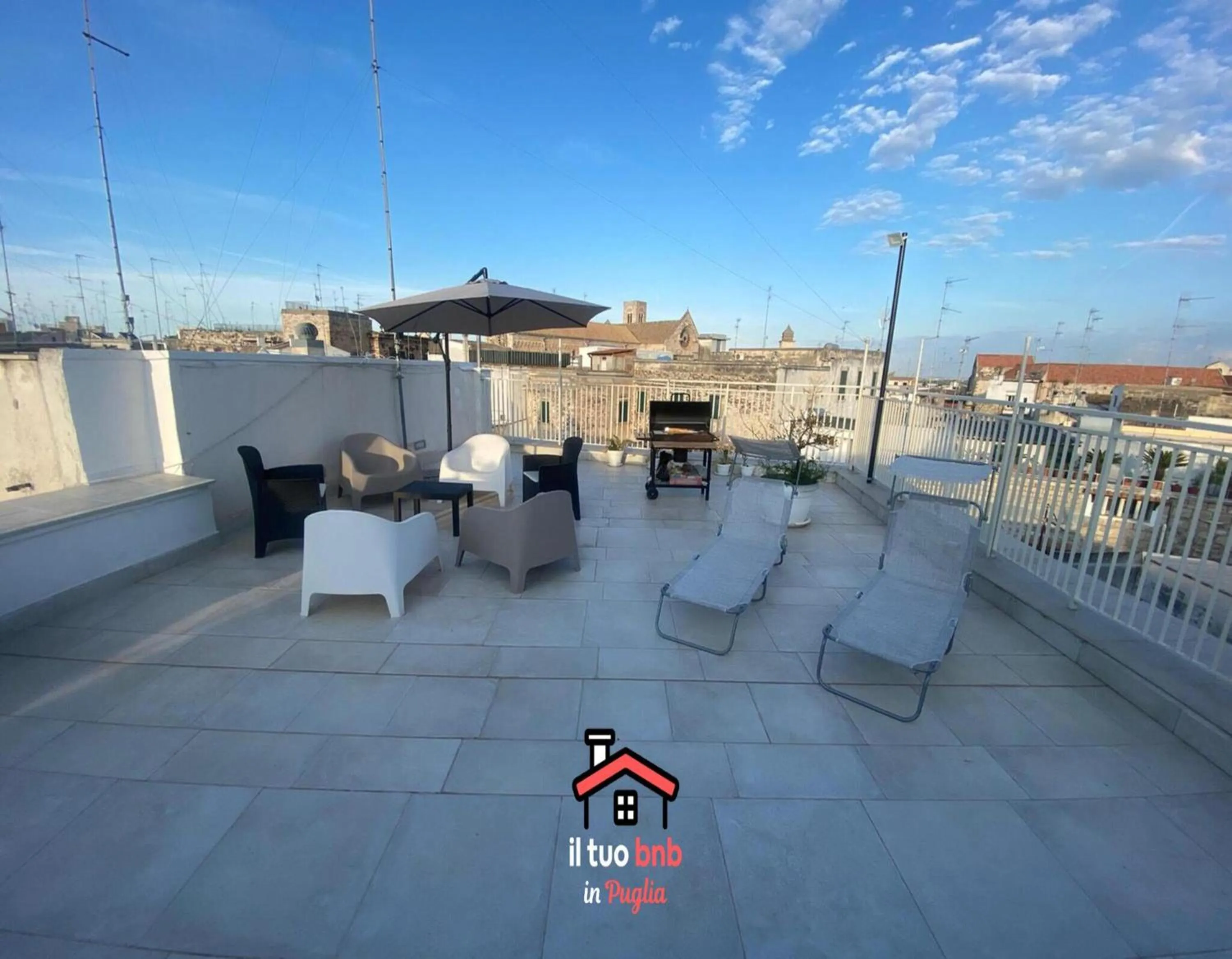 Property building in Casa Bianca bnb,Big Terrace,10 min Airport Beaches