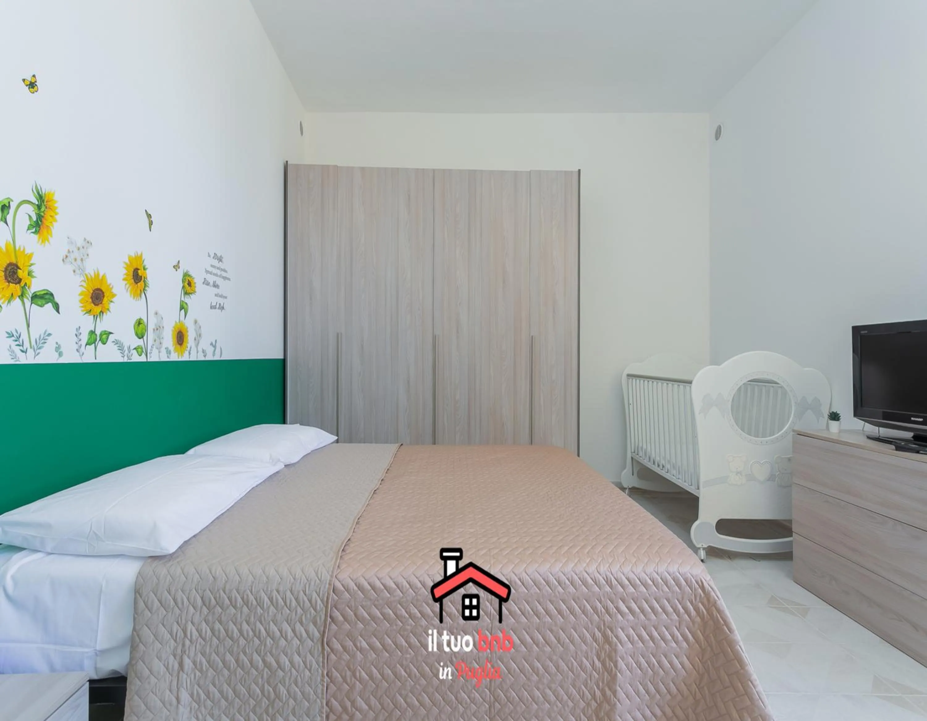 Bed in Casa Bianca bnb,Big Terrace,10 min Airport Beaches