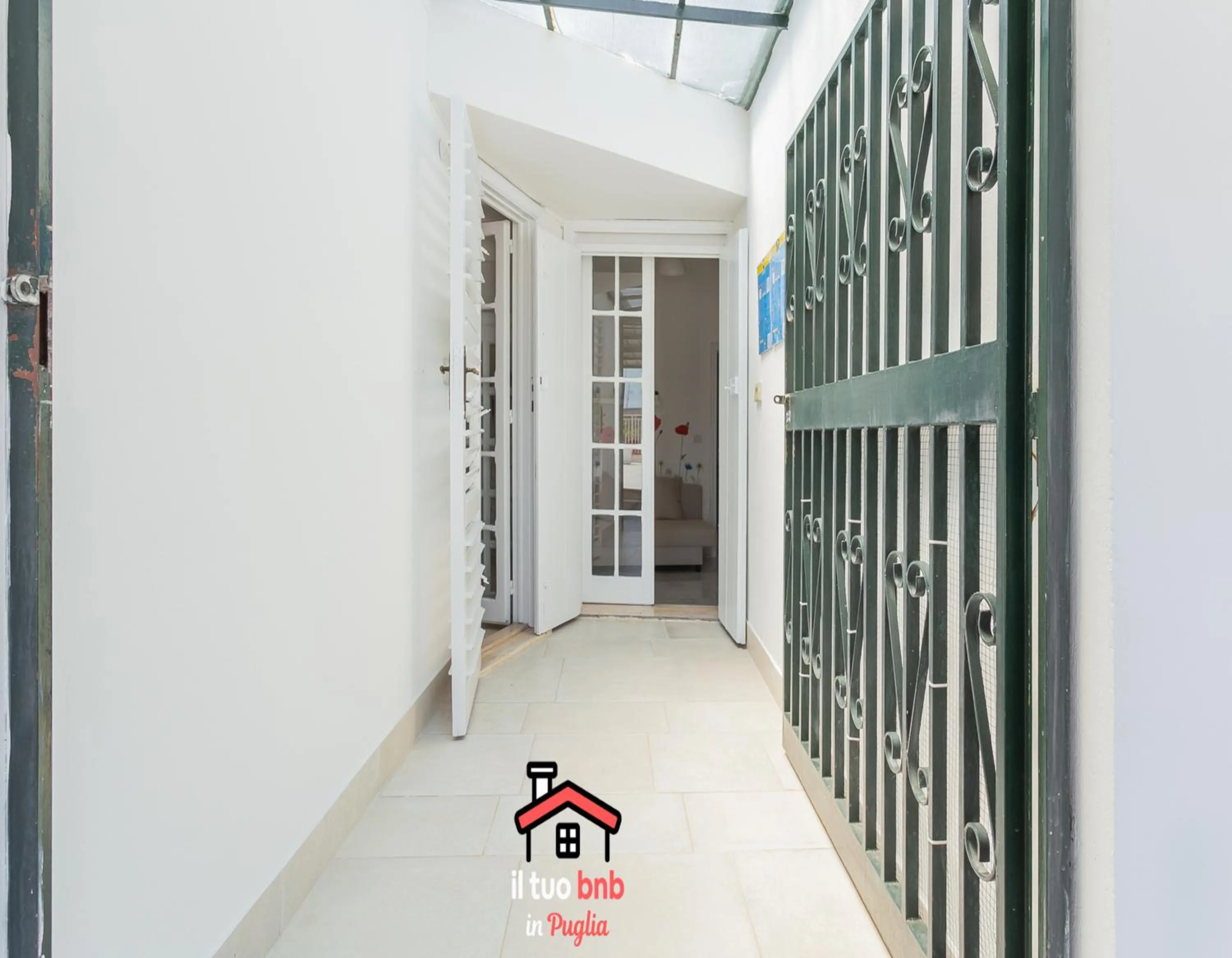 Facade/entrance in Casa Bianca bnb,Big Terrace,10 min Airport Beaches