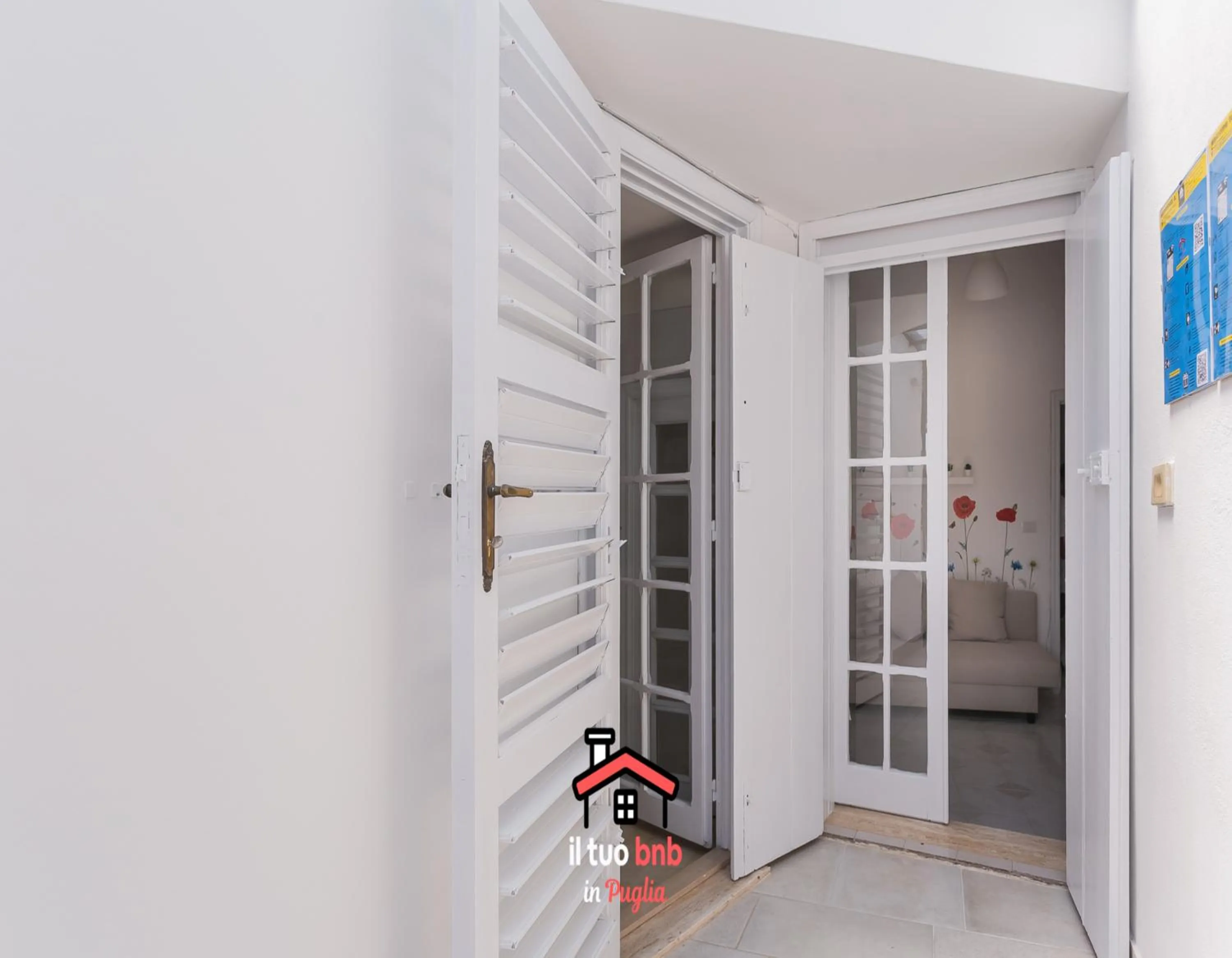 Living room, Bed in Casa Bianca bnb,Big Terrace,10 min Airport Beaches