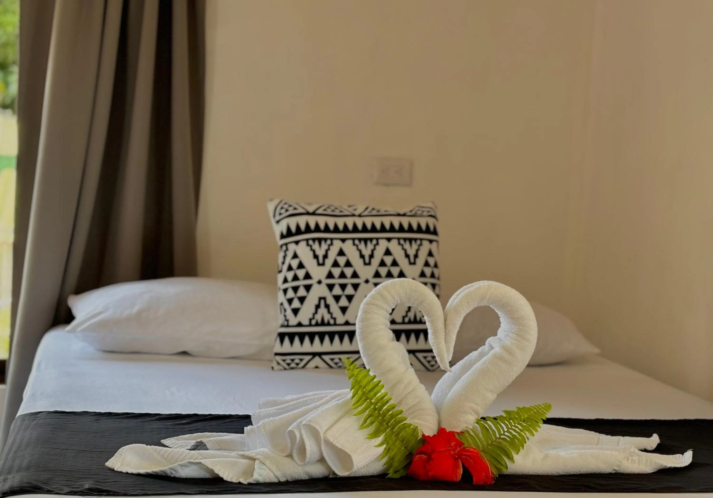 Kitchen or kitchenette, Bed in Carey Lodging