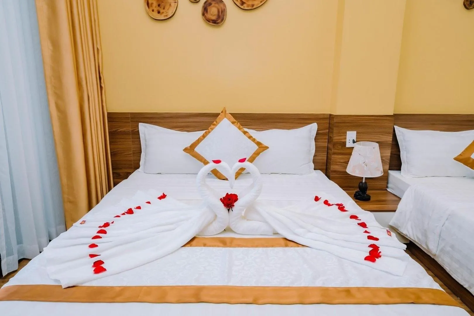 Lang Chai Metrpolis Cat Ba Hotel and Restaurant