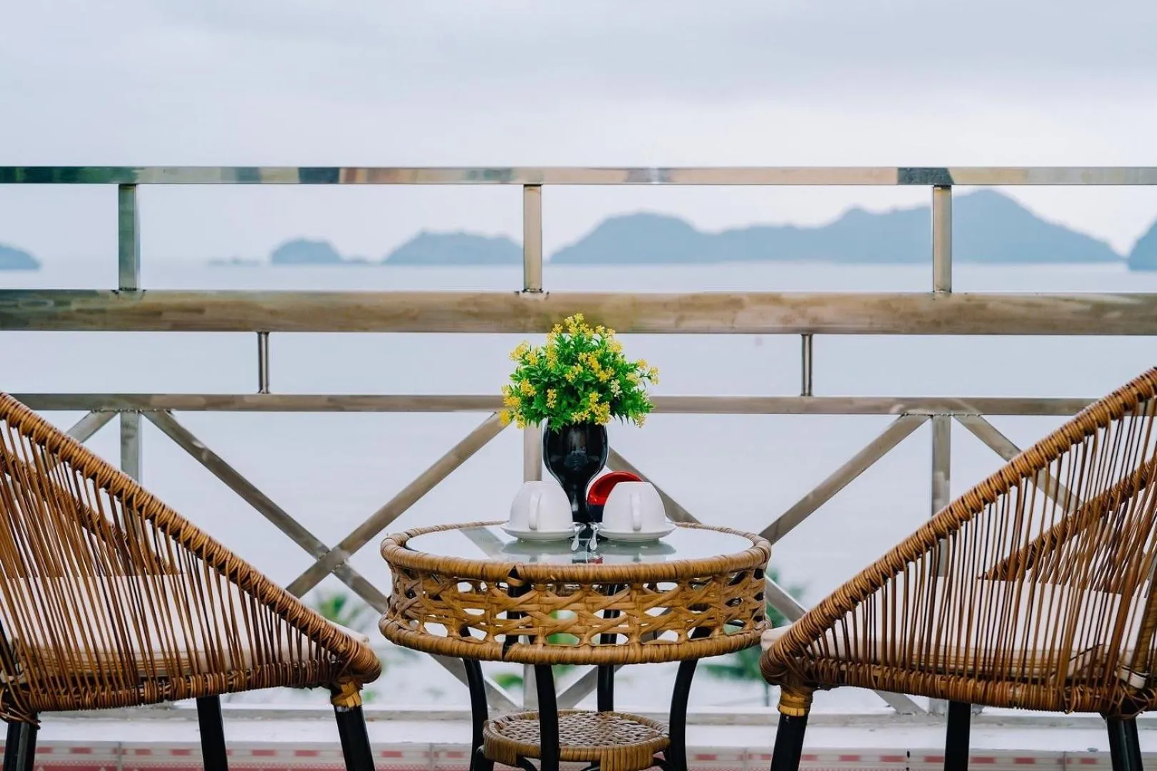 Lang Chai Metrpolis Cat Ba Hotel and Restaurant