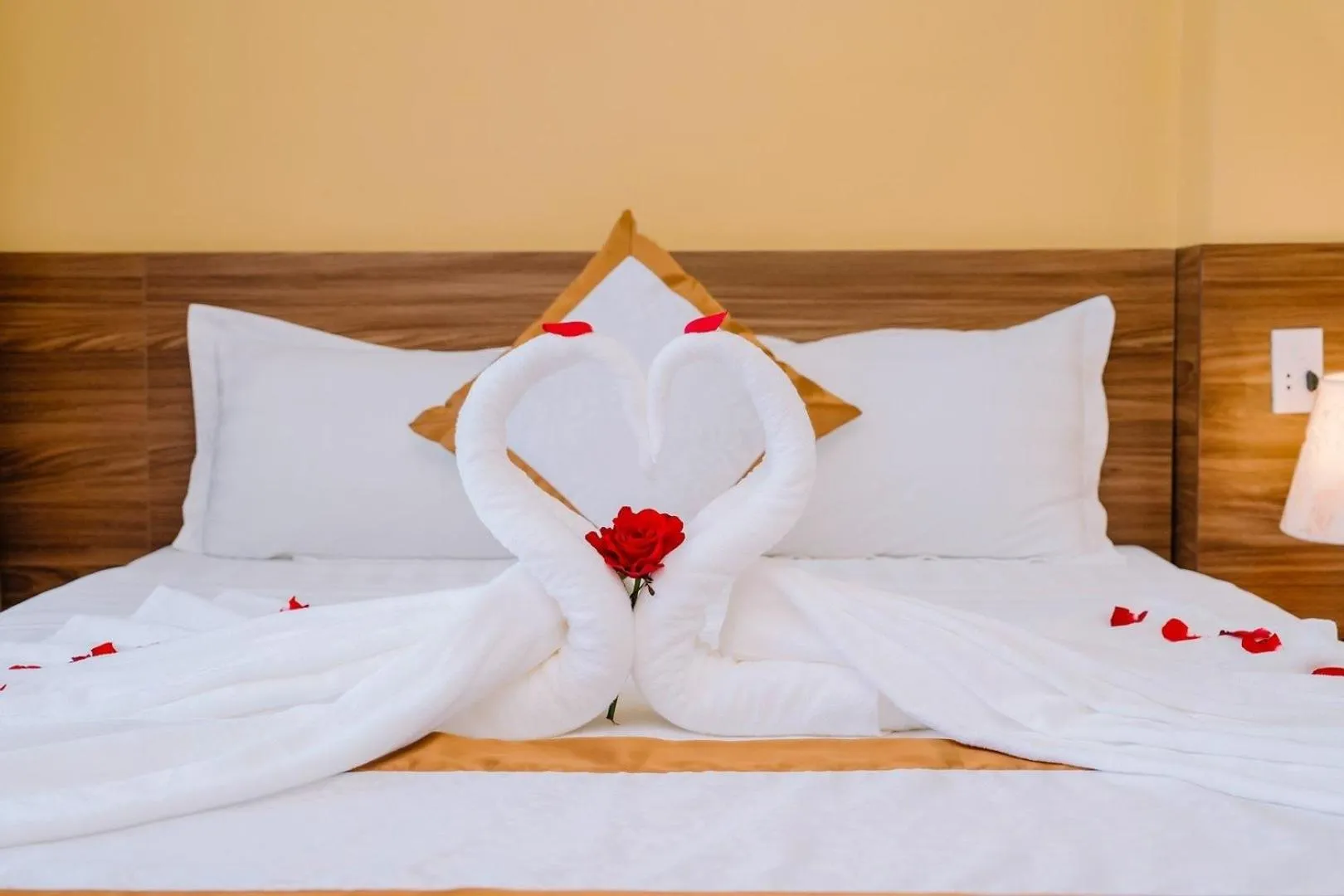 Lang Chai Metrpolis Cat Ba Hotel and Restaurant