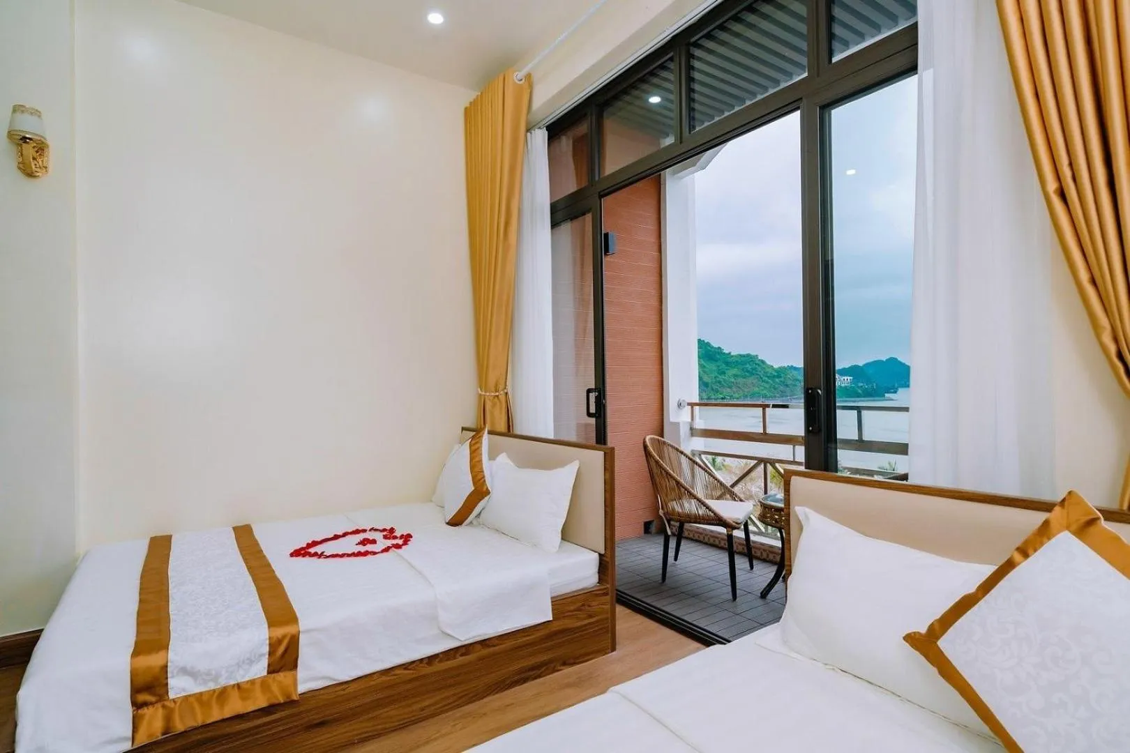 Lang Chai Metrpolis Cat Ba Hotel and Restaurant