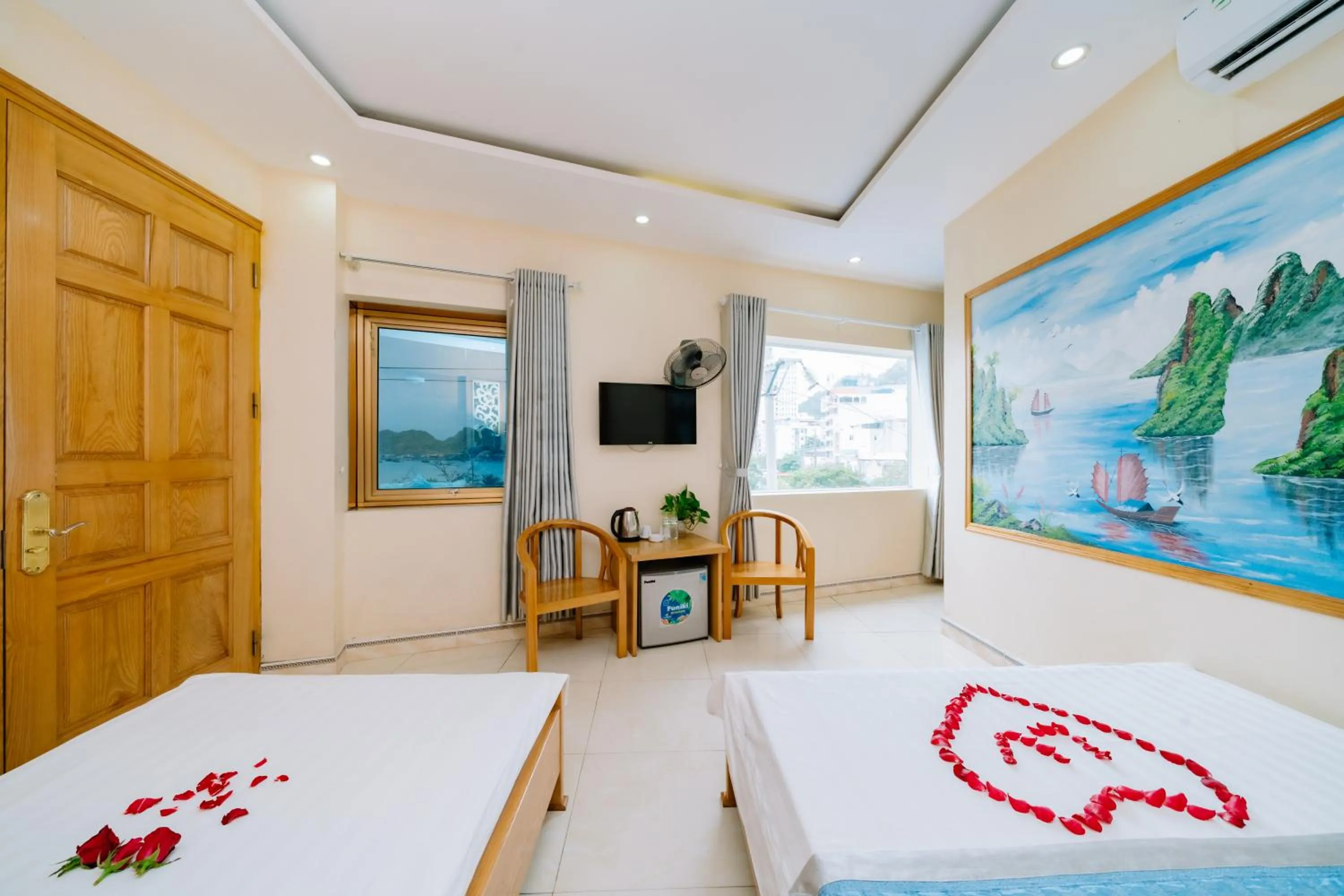 Lang Chai Metrpolis Cat Ba Hotel and Restaurant