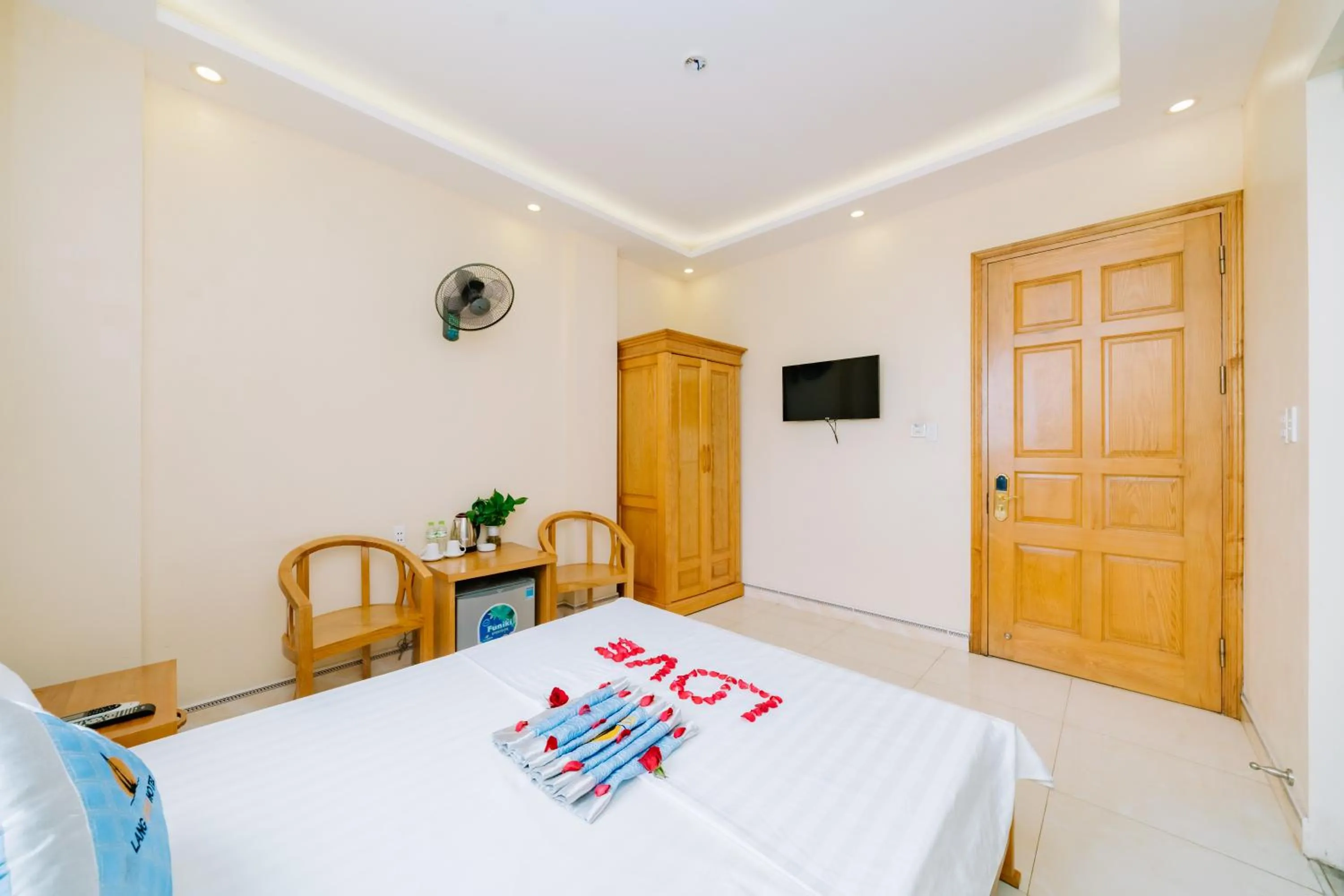 Lang Chai Metrpolis Cat Ba Hotel and Restaurant