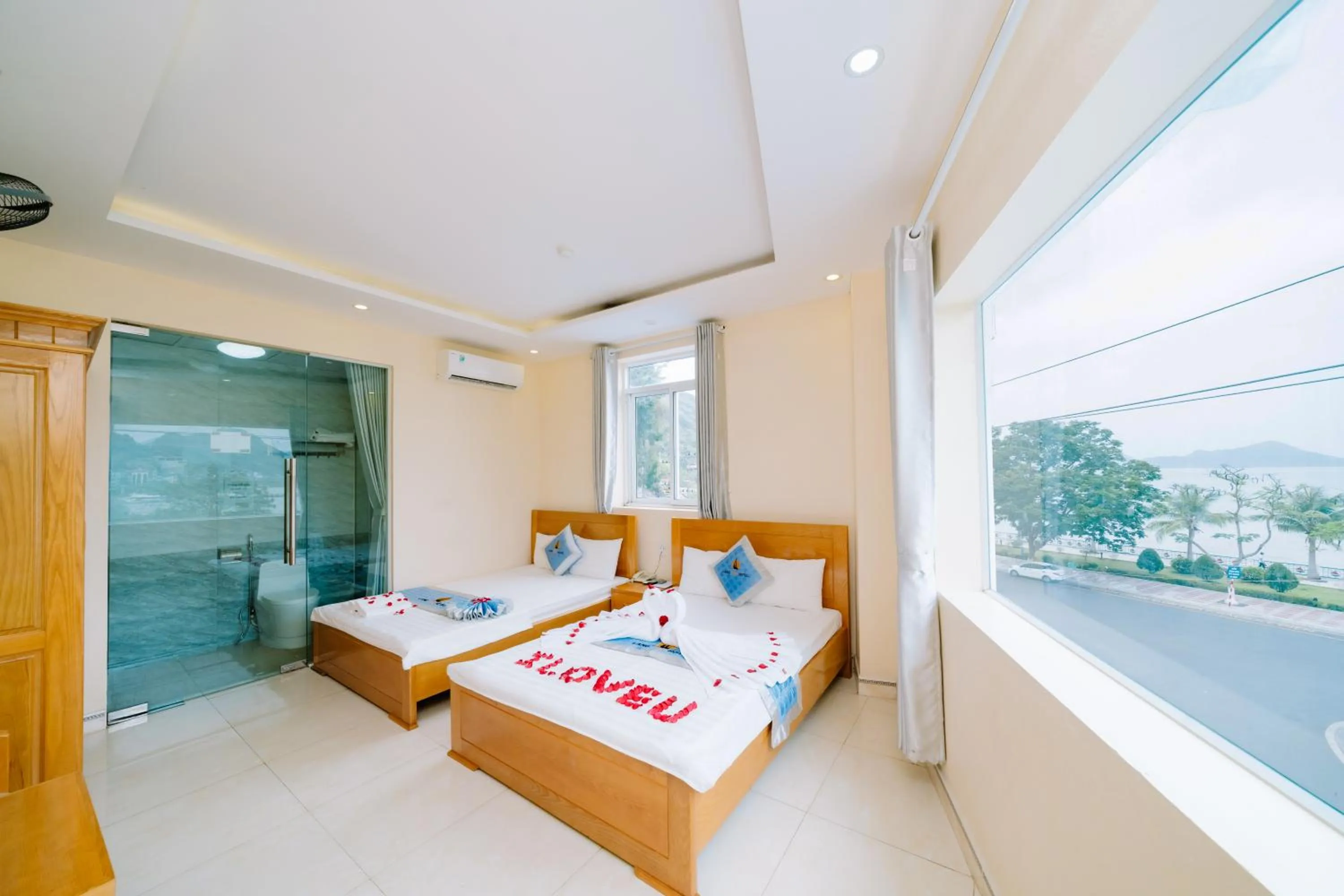 Lang Chai Metrpolis Cat Ba Hotel and Restaurant