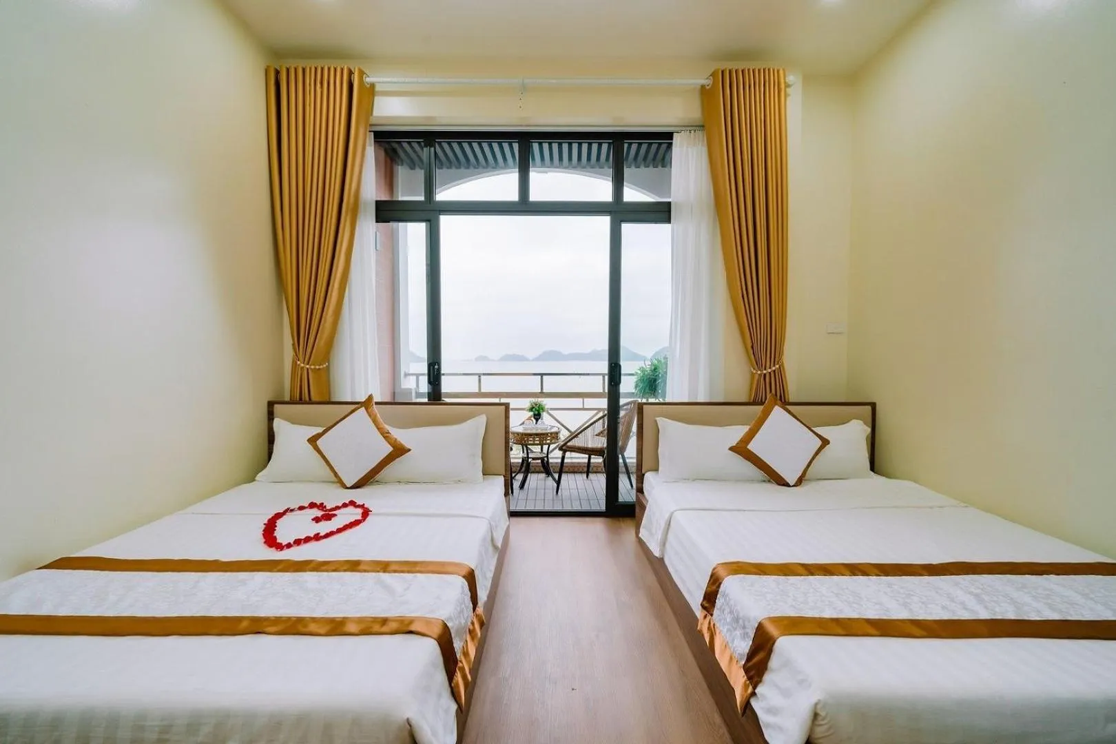 Lang Chai Metrpolis Cat Ba Hotel and Restaurant