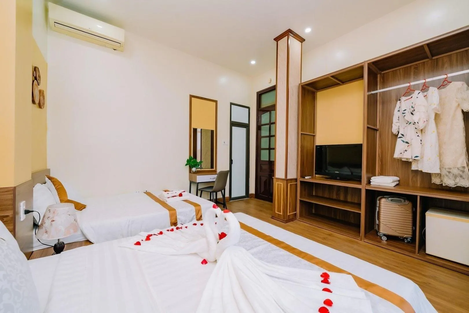 Lang Chai Metrpolis Cat Ba Hotel and Restaurant