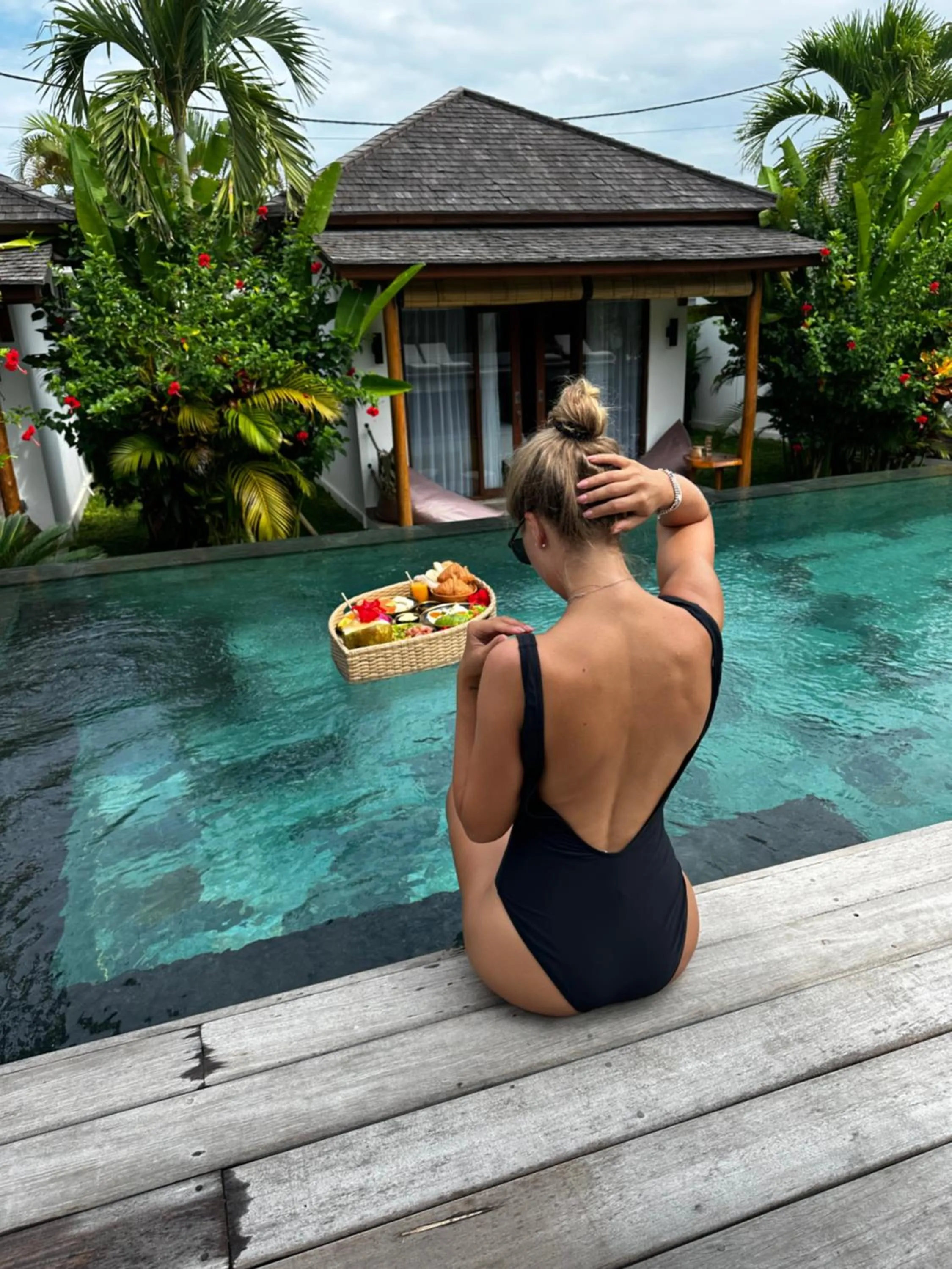 Swimming pool in EHOA NYANYI BEACH Boutique Hotel - In front of entrance to NUANU