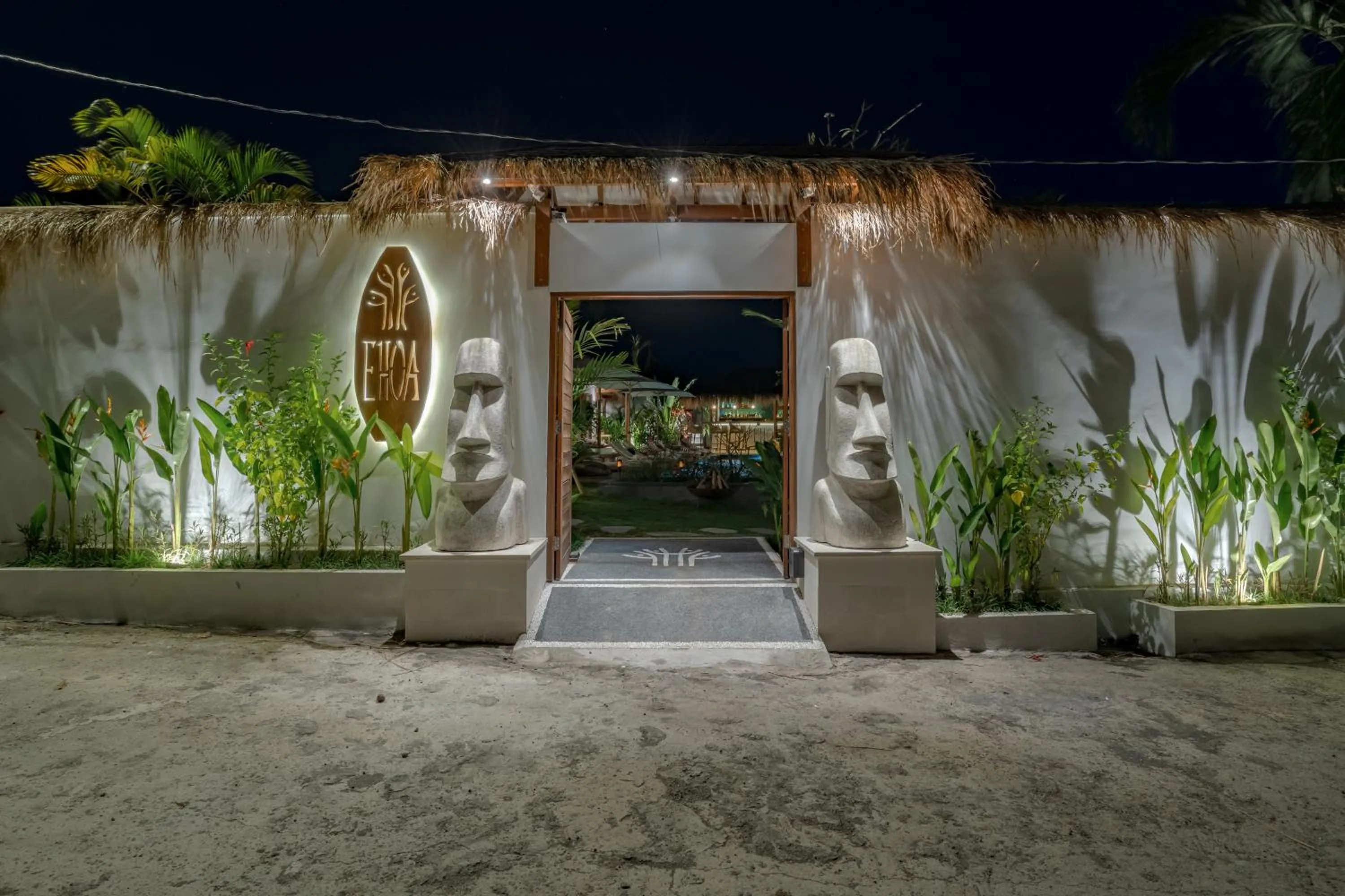 Property building in EHOA NYANYI BEACH Boutique Hotel - In front of entrance to NUANU