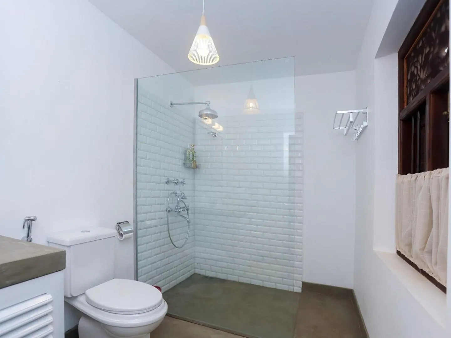 Shower in Andiramada Walawwa