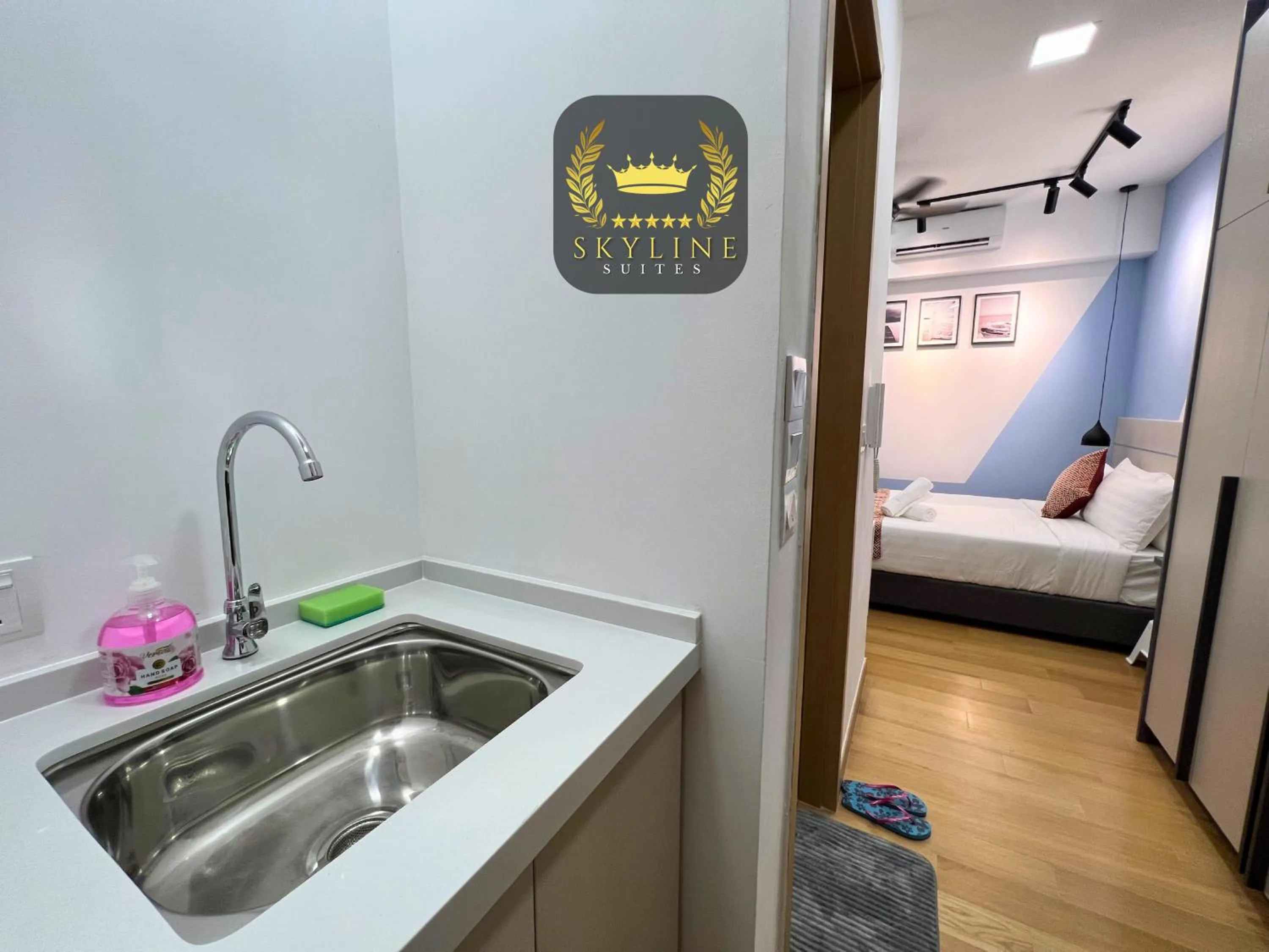 Kitchen or kitchenette, Bed in The Colony Skyline Suites KLCC