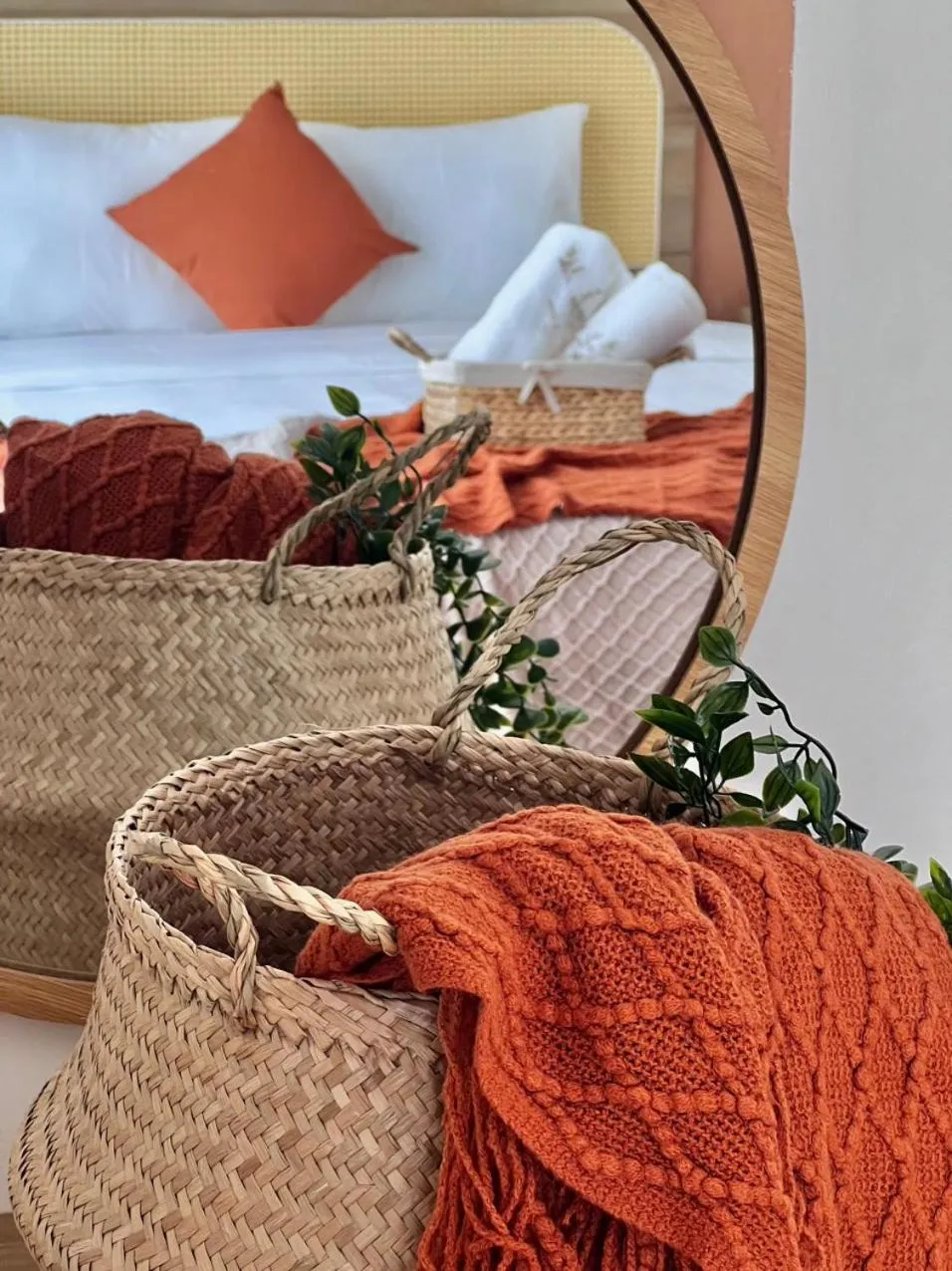 Bed in iRest Orange Tay Ho Lakeside Apartment