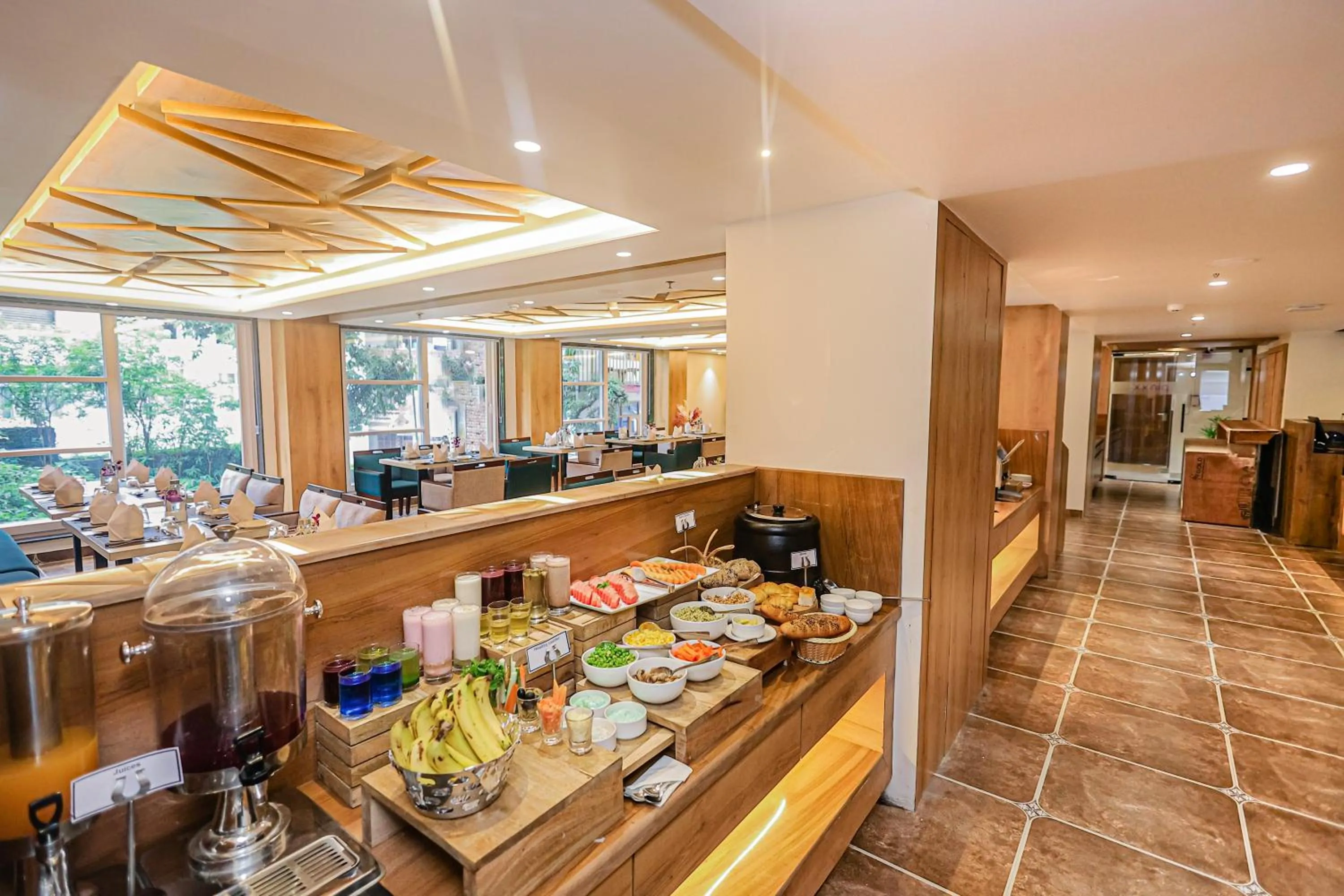 Food and drinks in Regenta Inn Luxinna Heights Mcleodganj