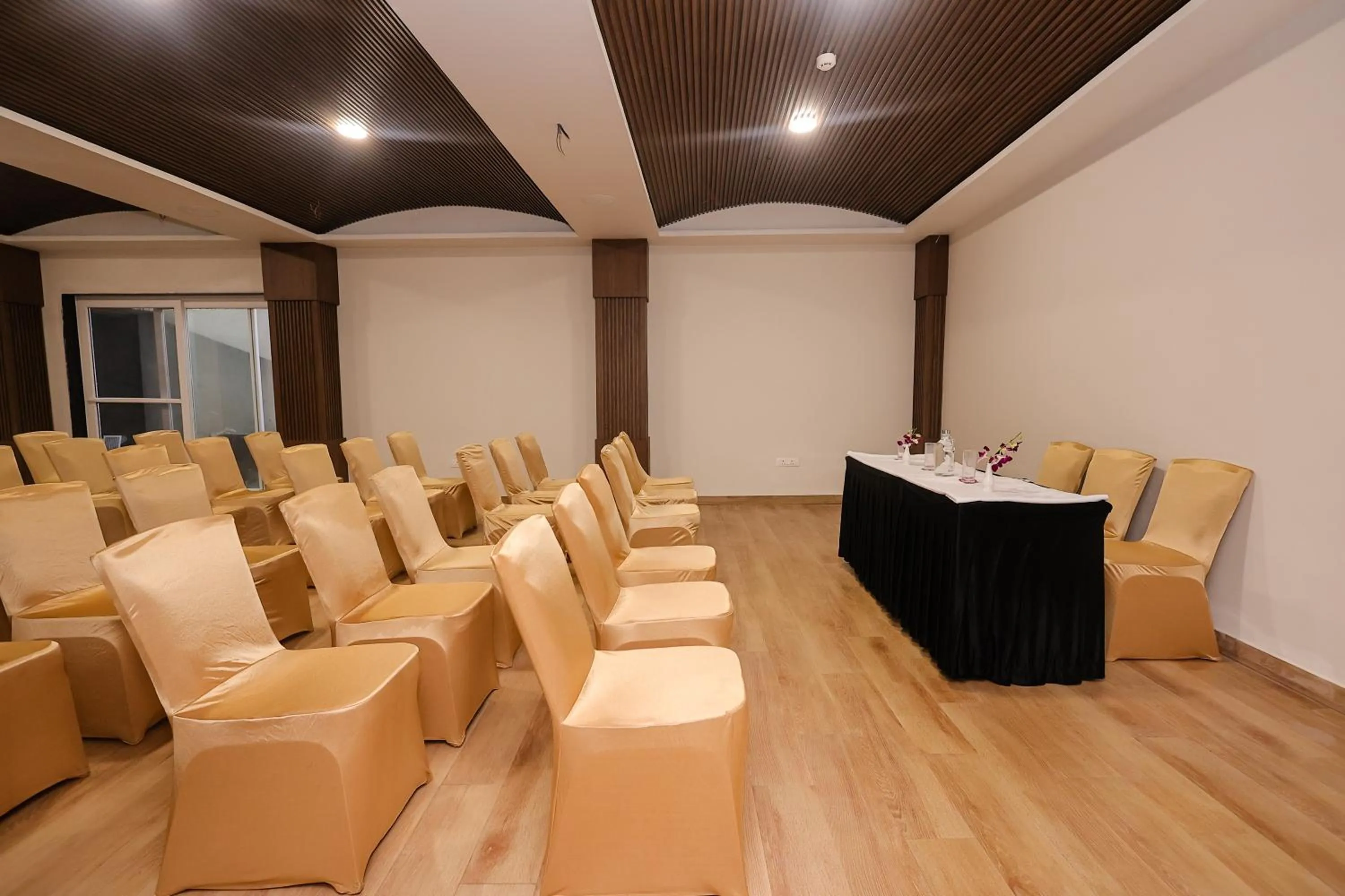 Meeting/conference room in Regenta Inn Luxinna Heights Mcleodganj