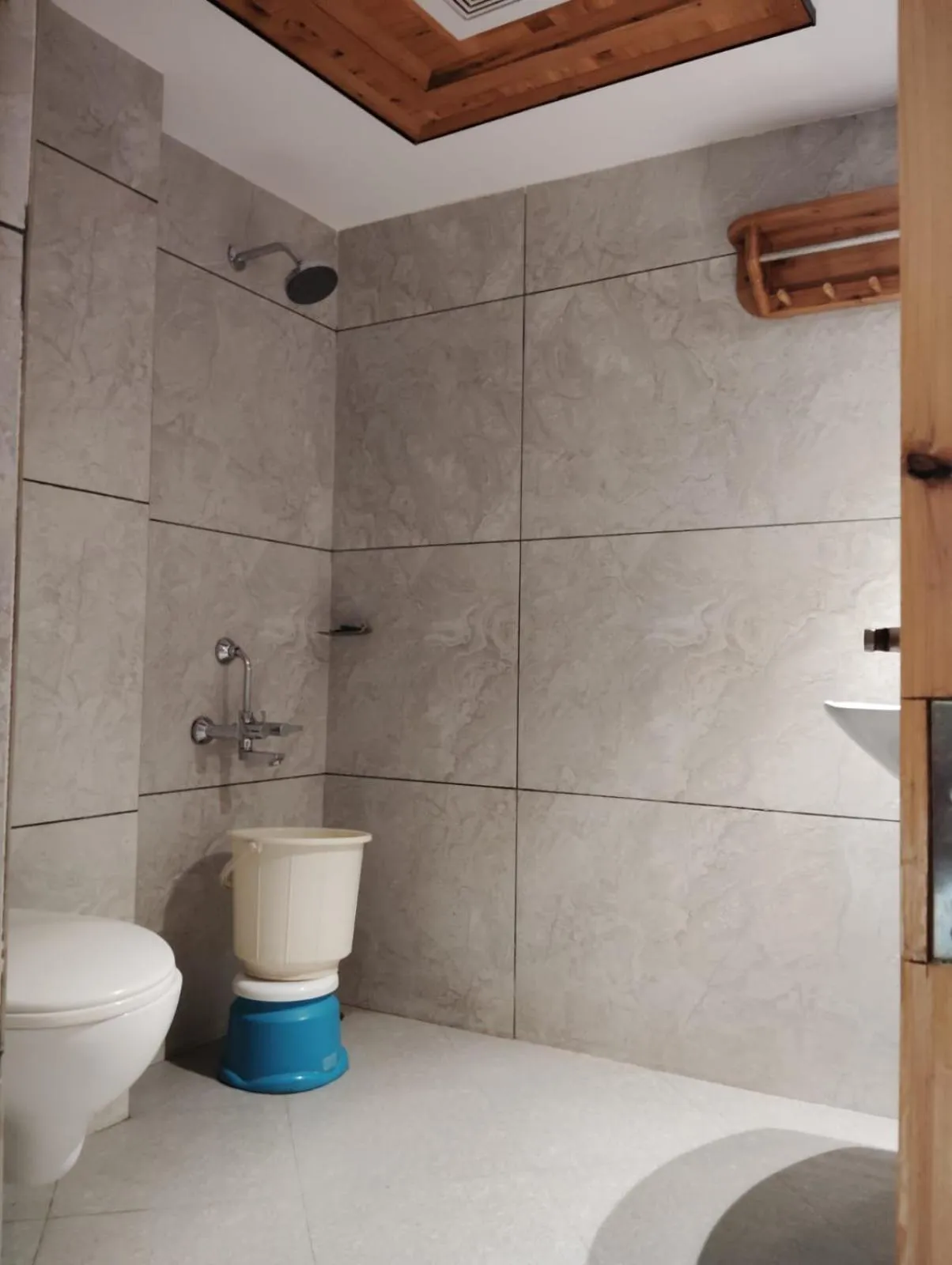 Shower in Hotel CM Palace - Pure Vegetarian