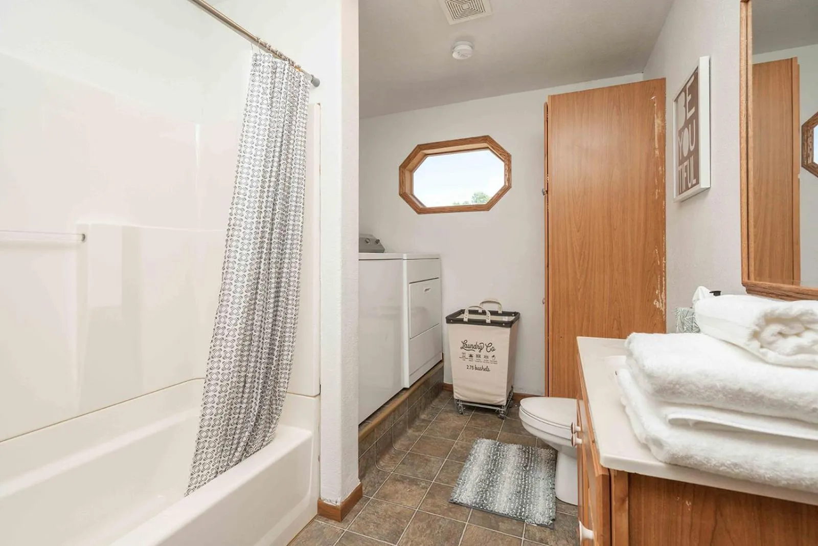 Shower, Bed in Grand Palace