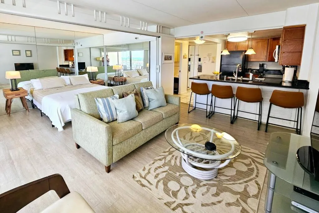 Ilikai Hotel Condo with Kitchen and Ocean View