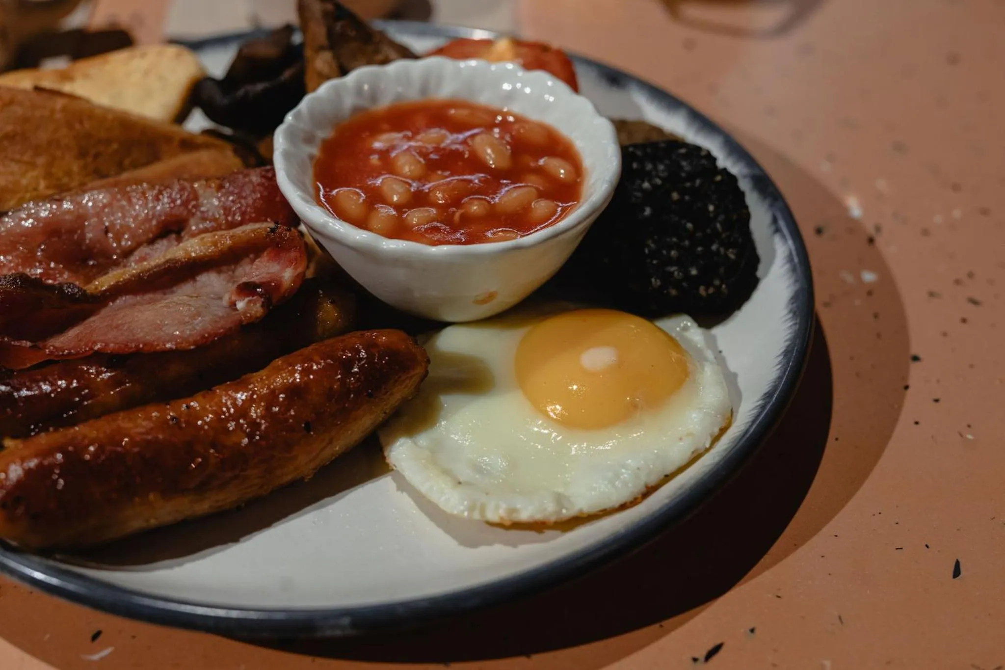 English/Irish breakfast in room2 Belfast Hometel