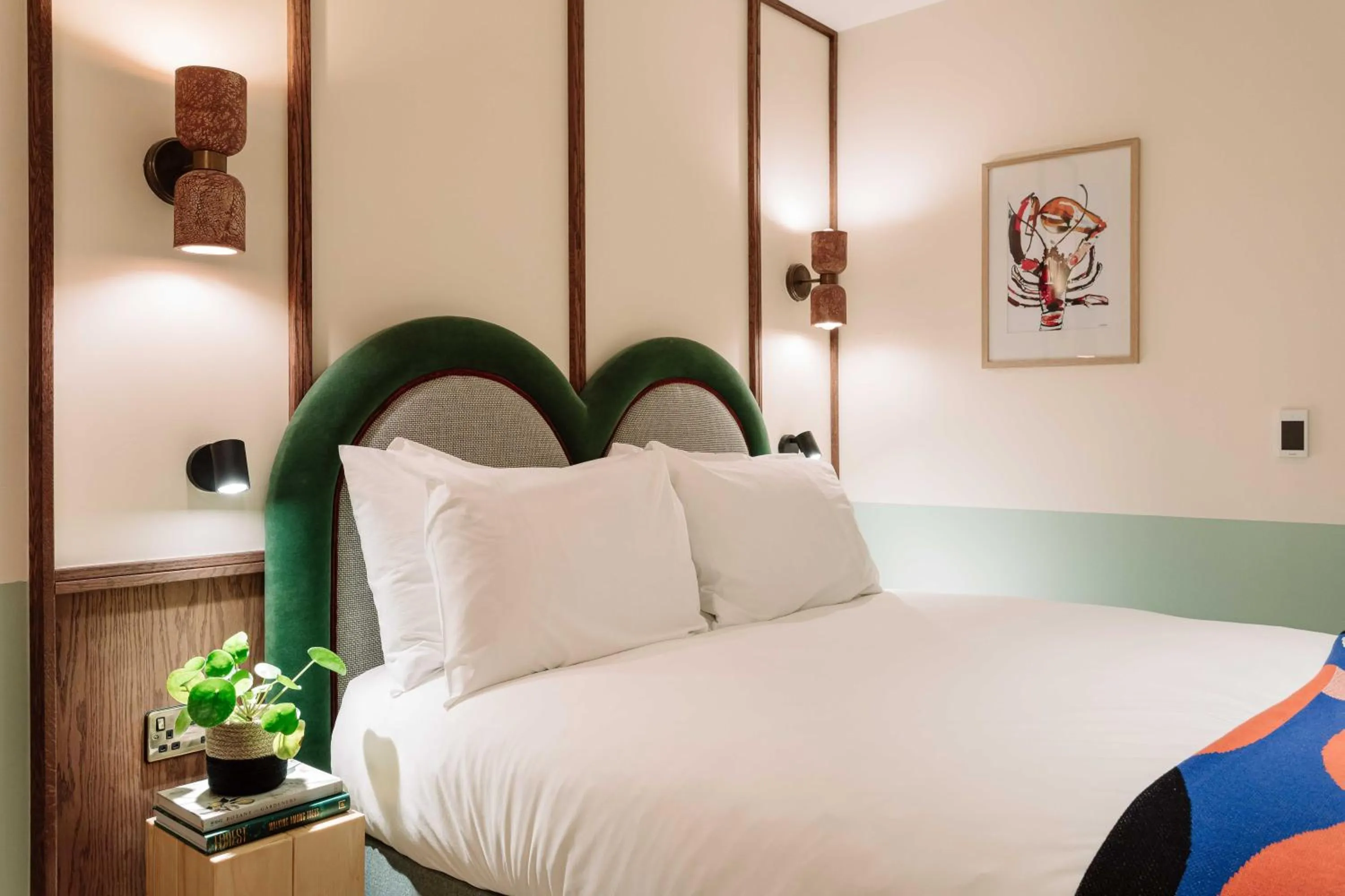 Bed in room2 Belfast Hometel