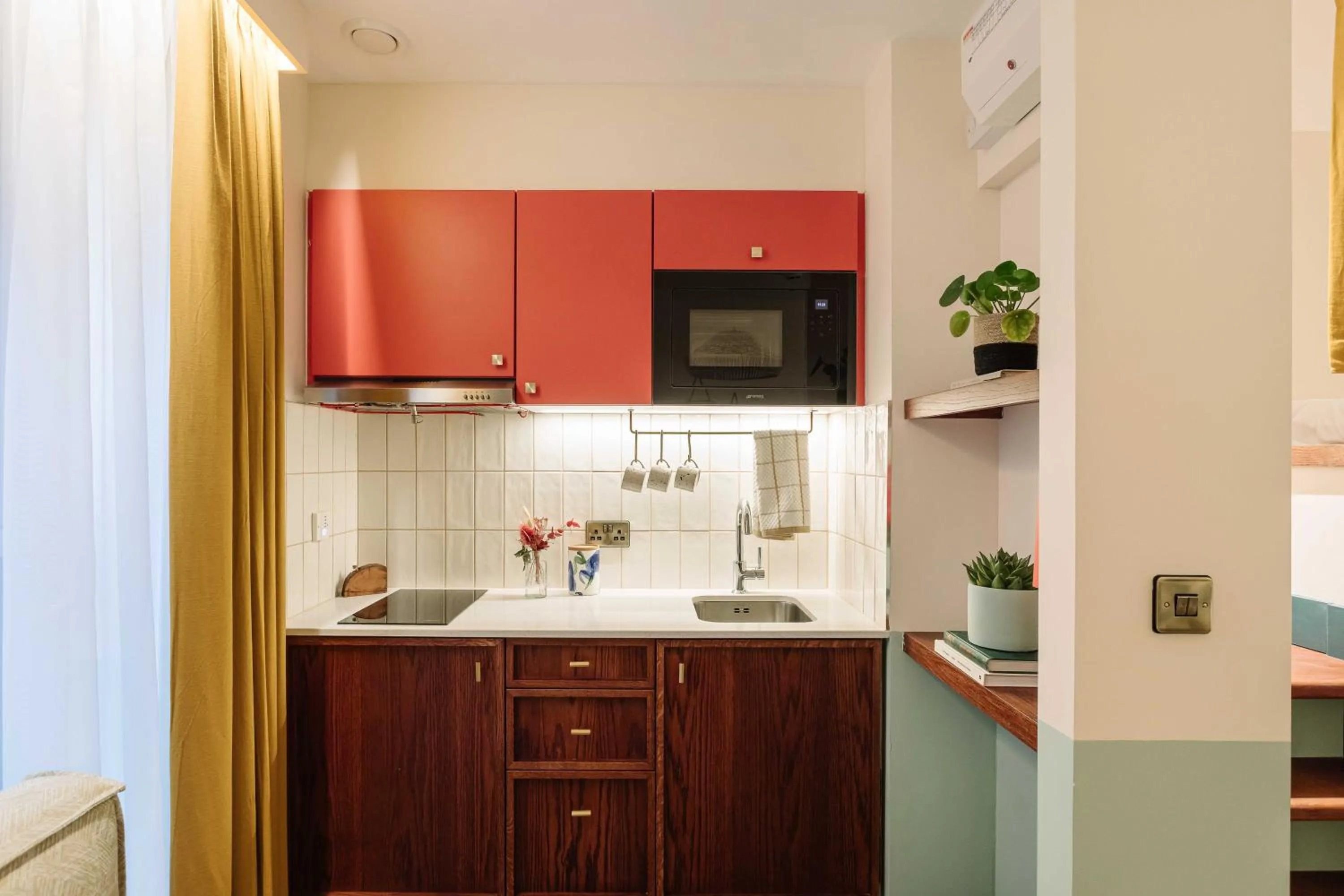 Kitchen or kitchenette in room2 Belfast Hometel