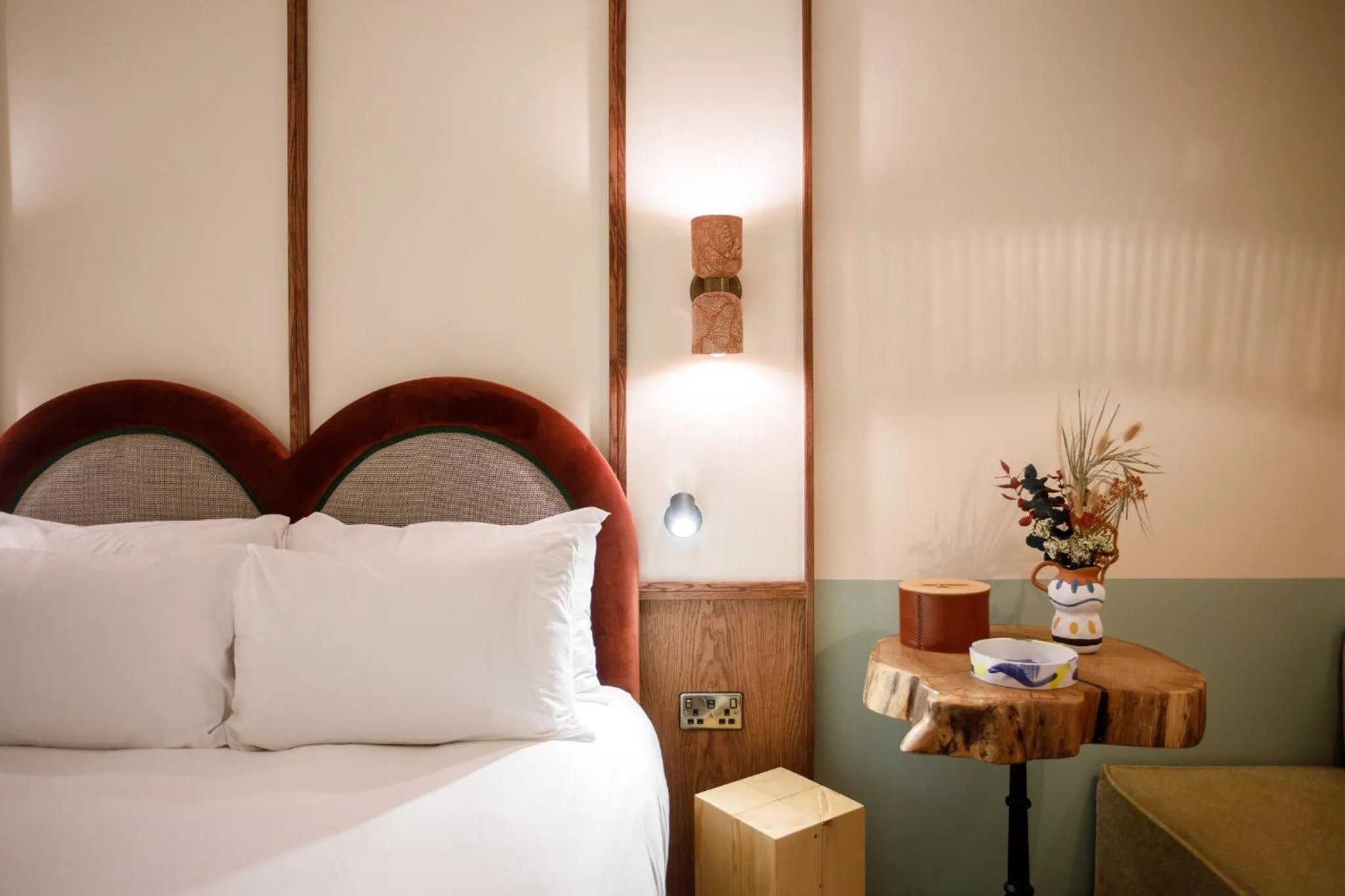 Bed in room2 Belfast Hometel