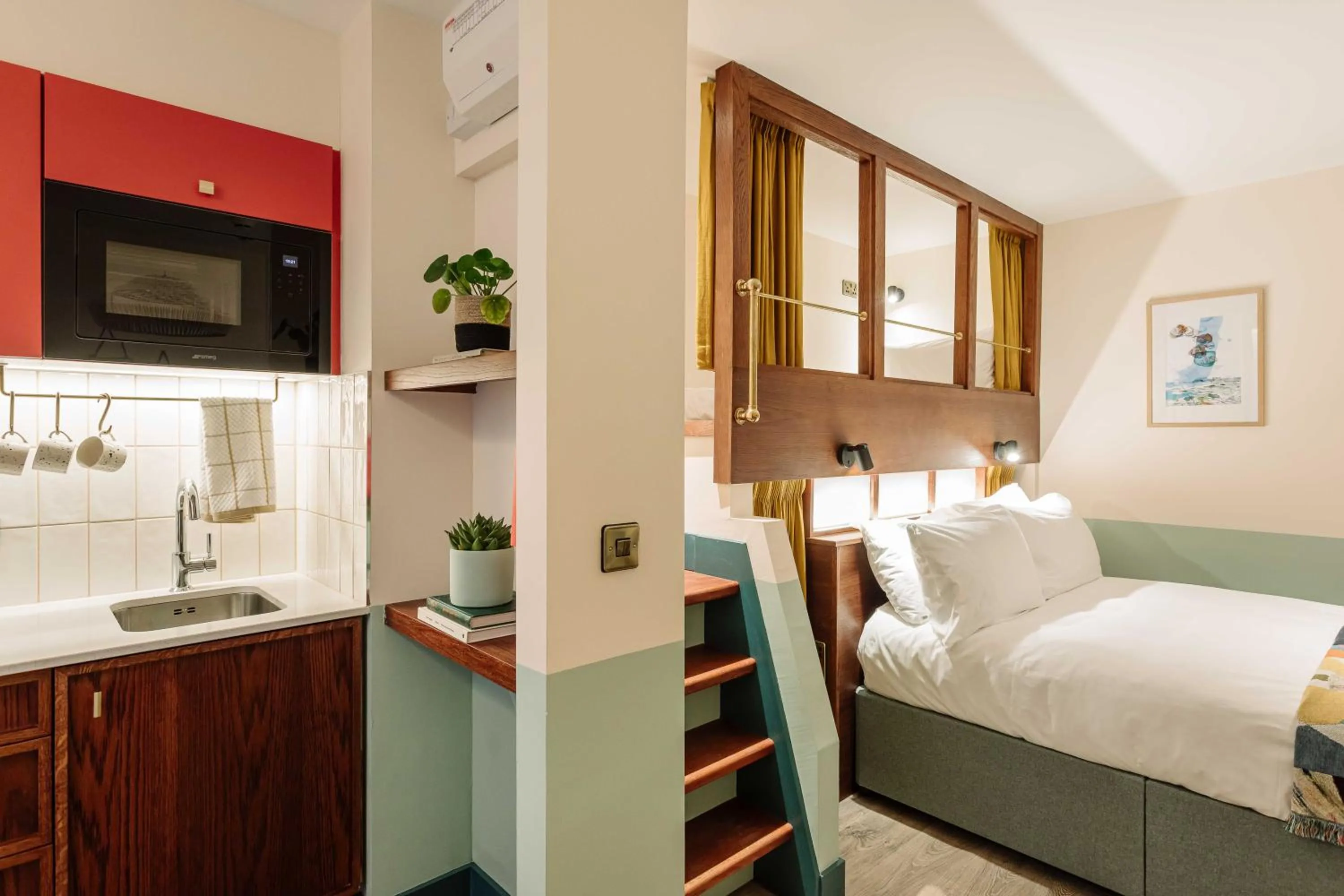 Bed in room2 Belfast Hometel