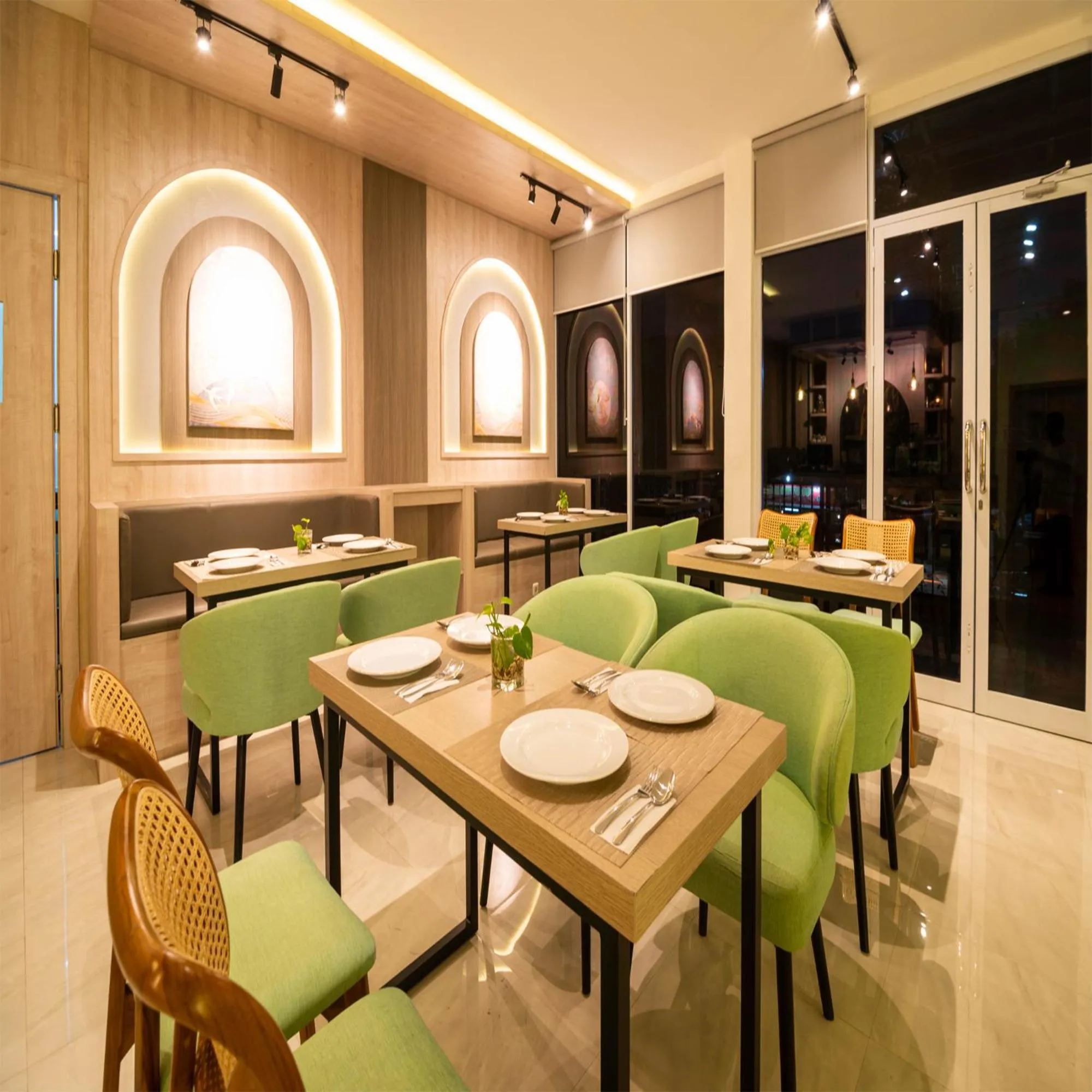 Restaurant/places to eat in Yulia Hotel Managed by HIG