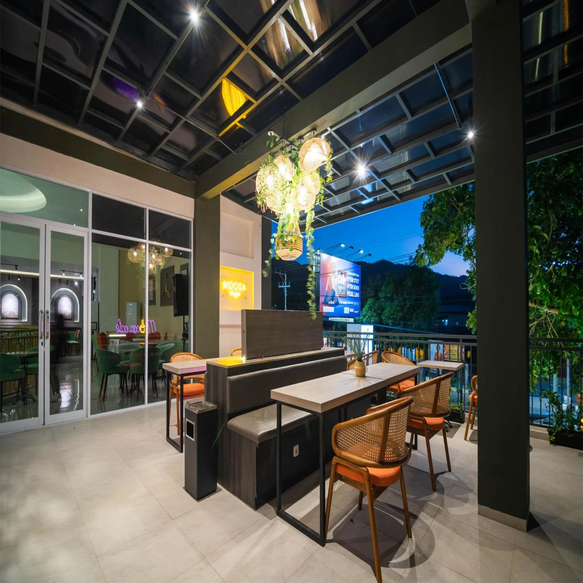 Restaurant/places to eat in Yulia Hotel Managed by HIG