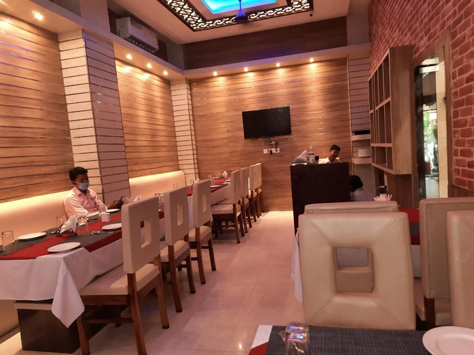 Restaurant/places to eat in Hotel Swagat