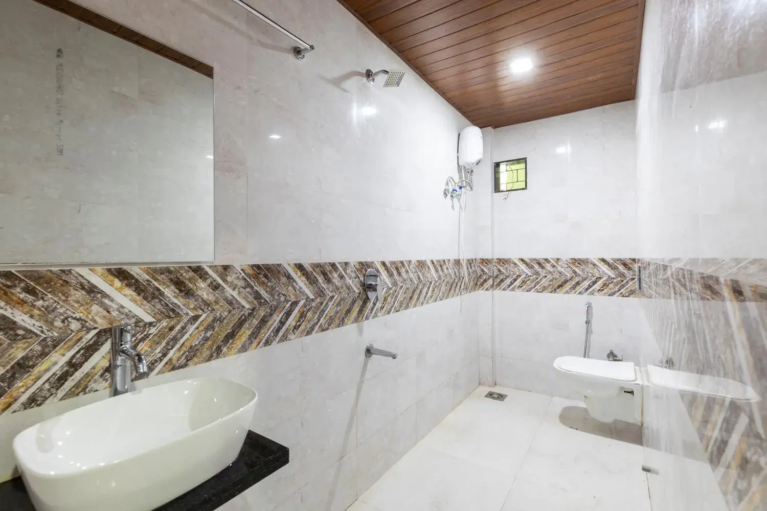 Deluxe Double Room - single occupancy in Hotel Samrat Palace Deluxe Double Room - single occupancy in Hotel Samrat Palace