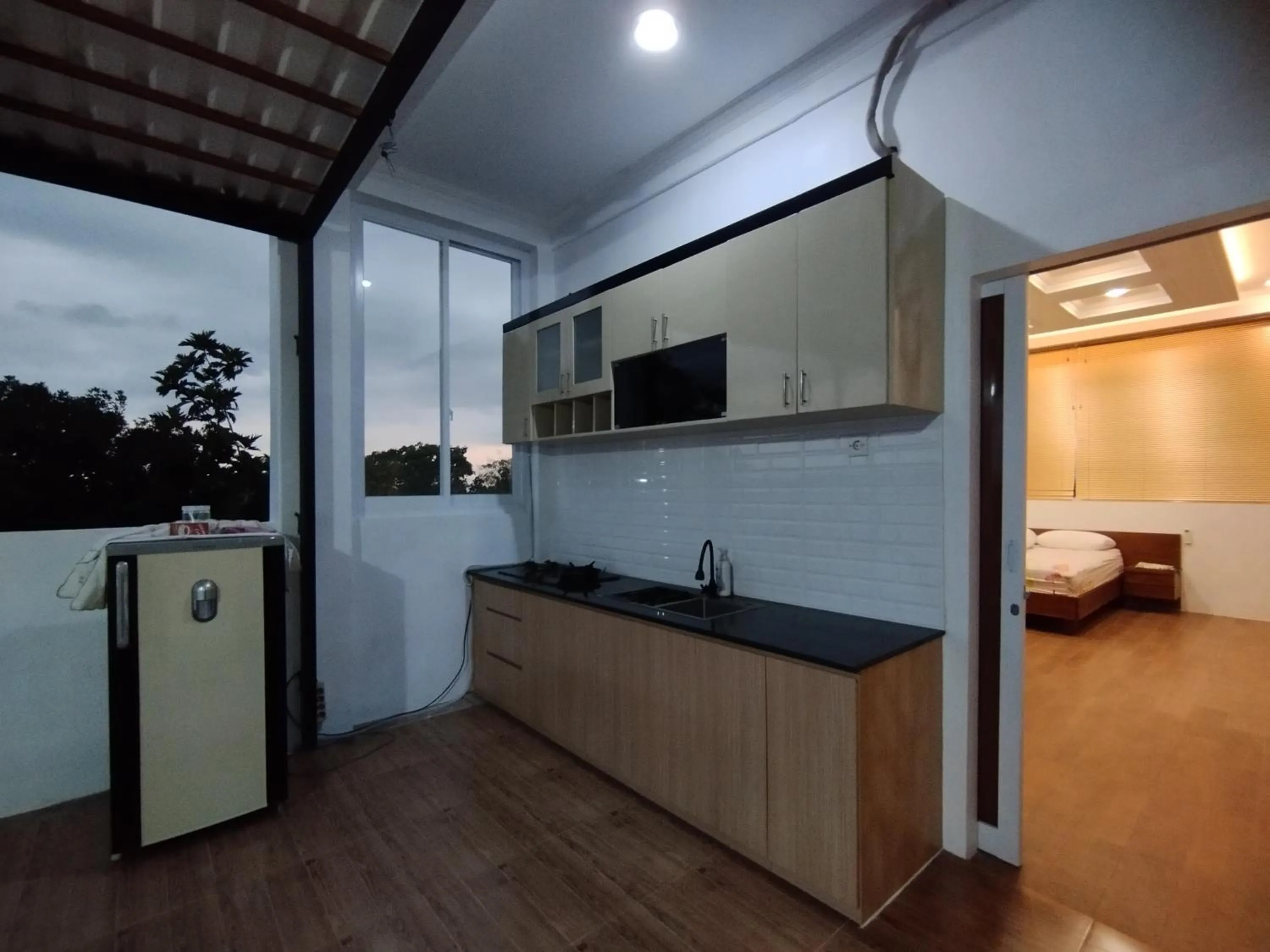 Kitchen or kitchenette in Saira Hotel dan Homestay Syariah