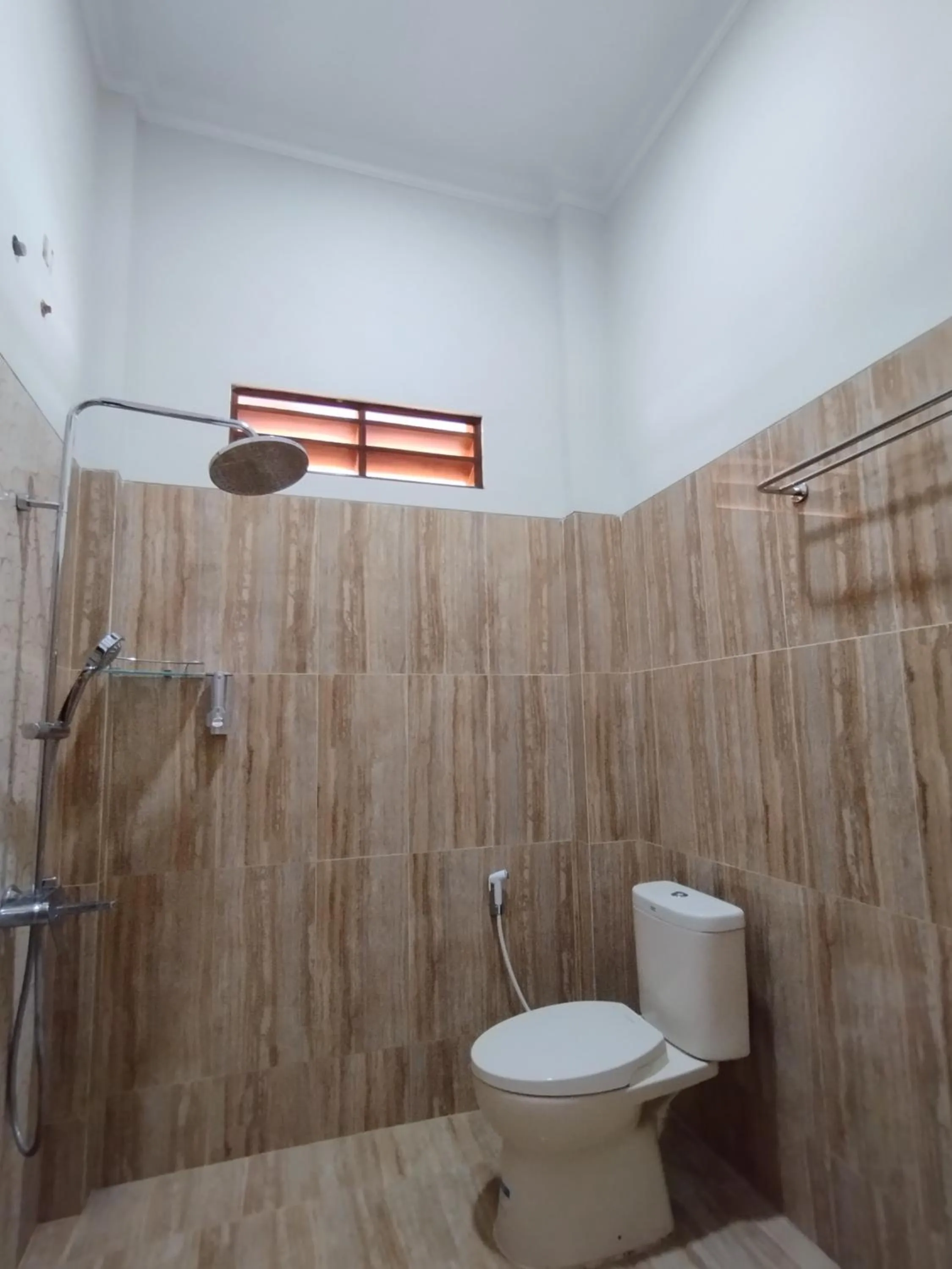 Shower in Saira Hotel dan Homestay Syariah